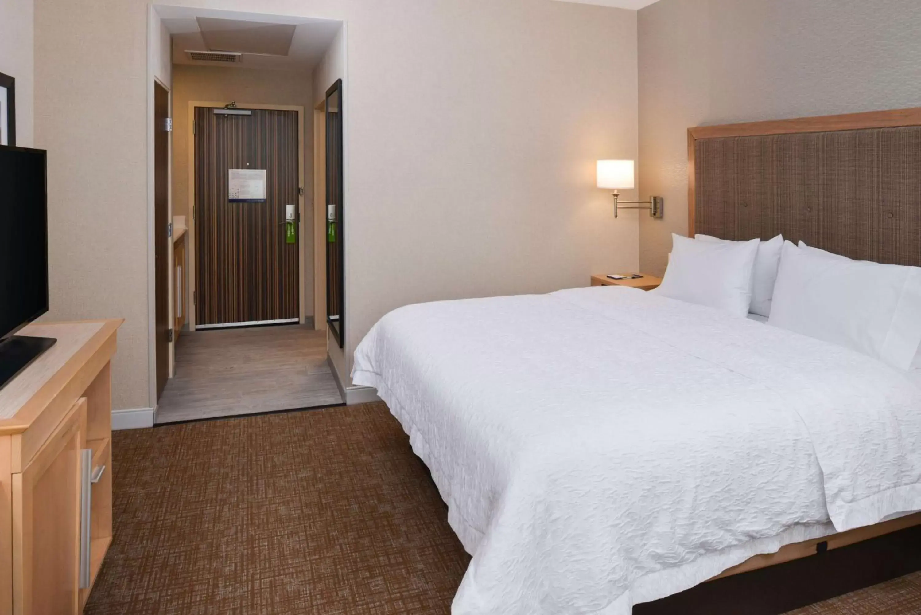 Bed in Hampton Inn & Suites Denver-Speer Boulevard