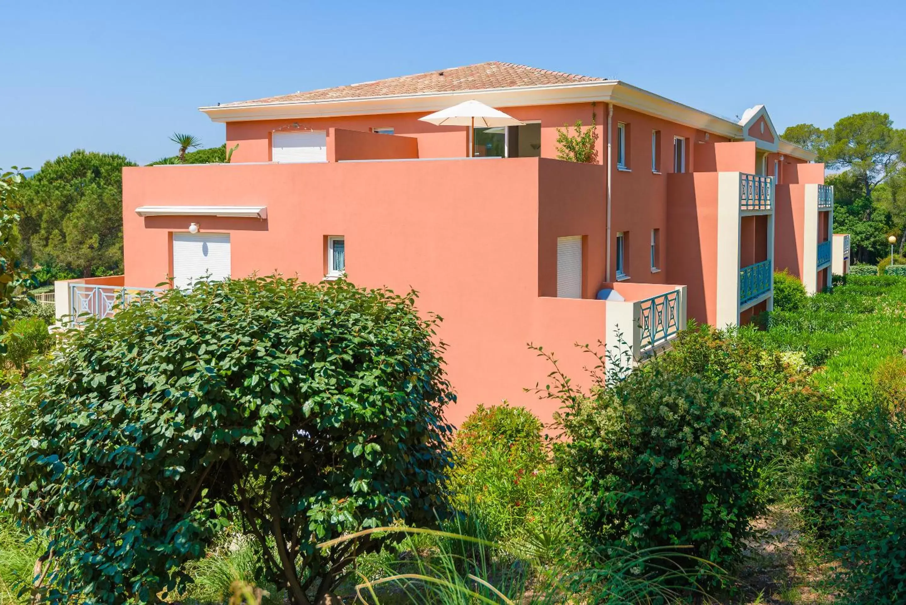 Facade/entrance, Property Building in Lagrange Vacances Le Domaine des Grands Pins