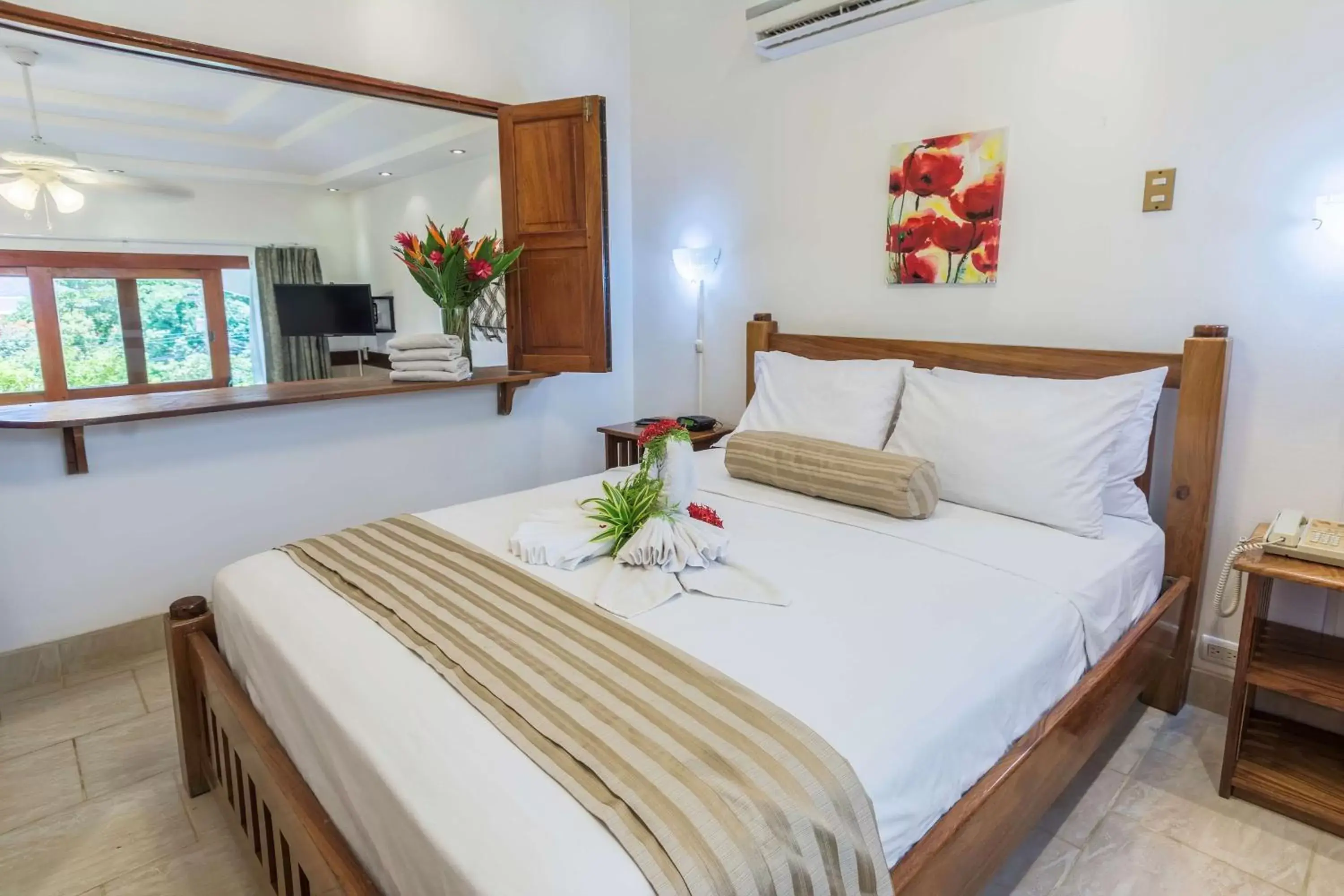 Bed in Best Western Tamarindo Vista Villas