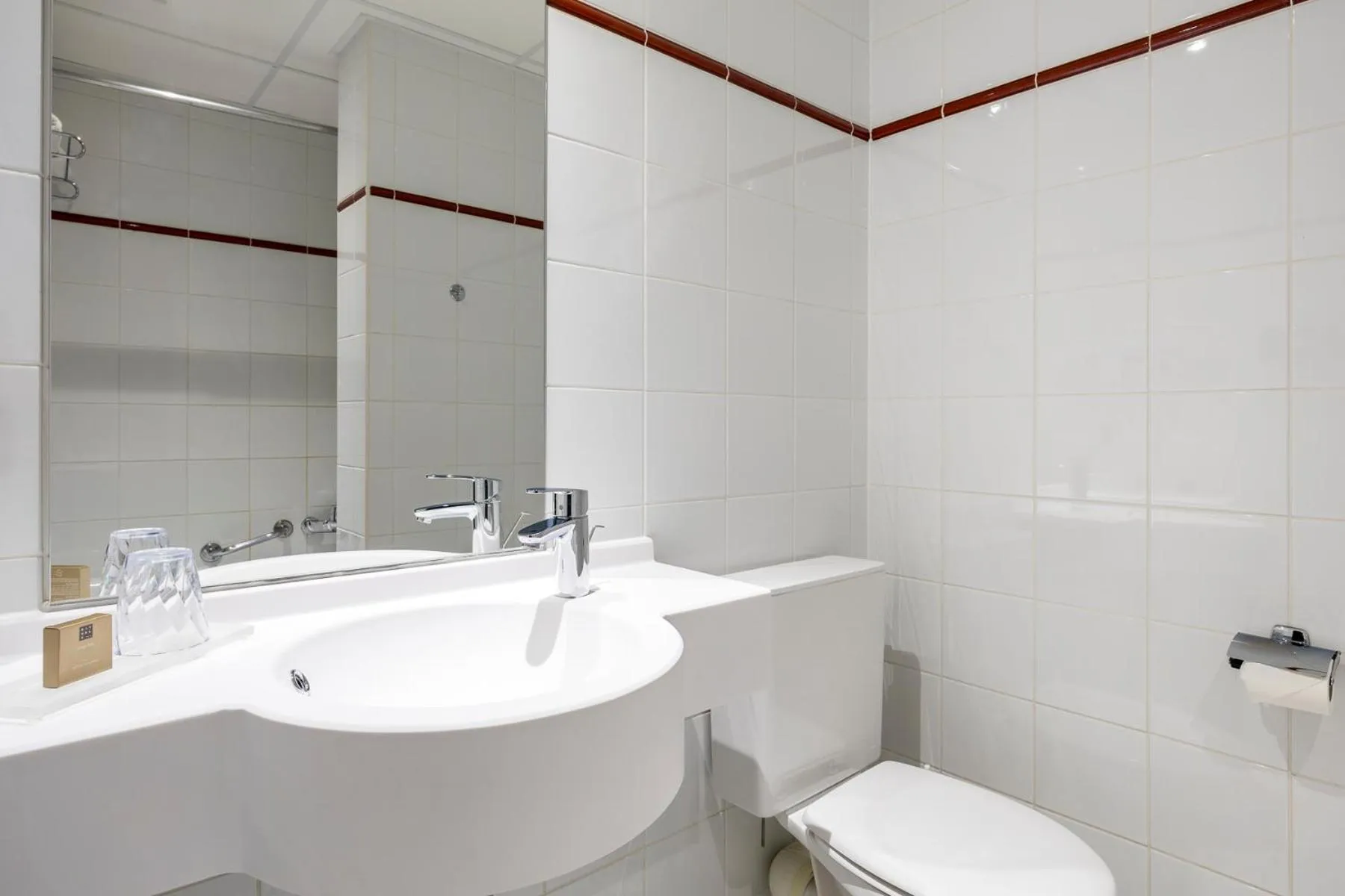 Bathroom in Aris Grand Place Hotel