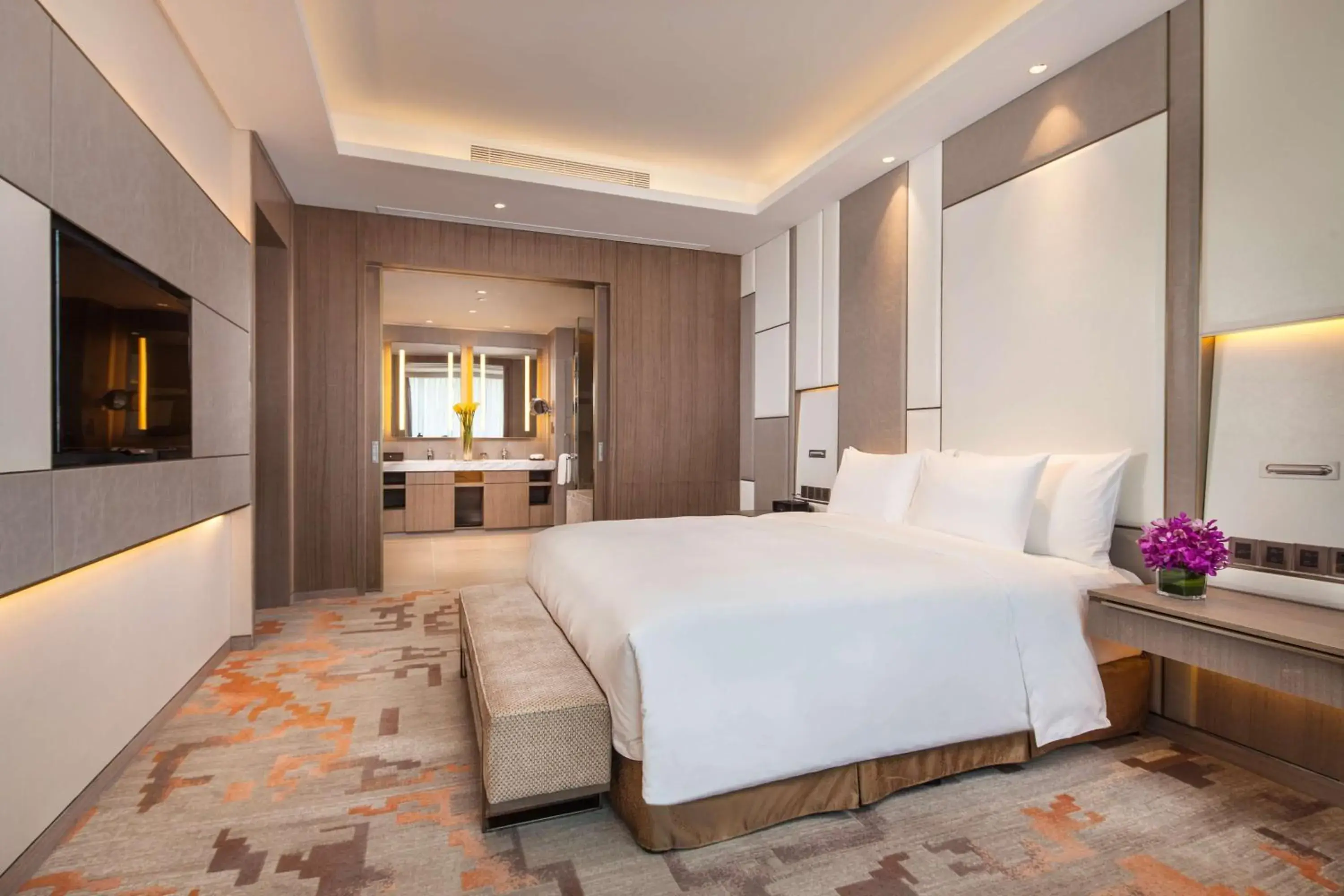 Photo of the whole room, Bed in Radisson Exhibition Center Shanghai