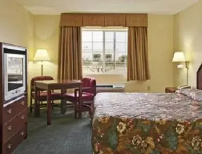 King Room - Non-Smoking in Super 8 by Wyndham Burleson Fort Worth Area