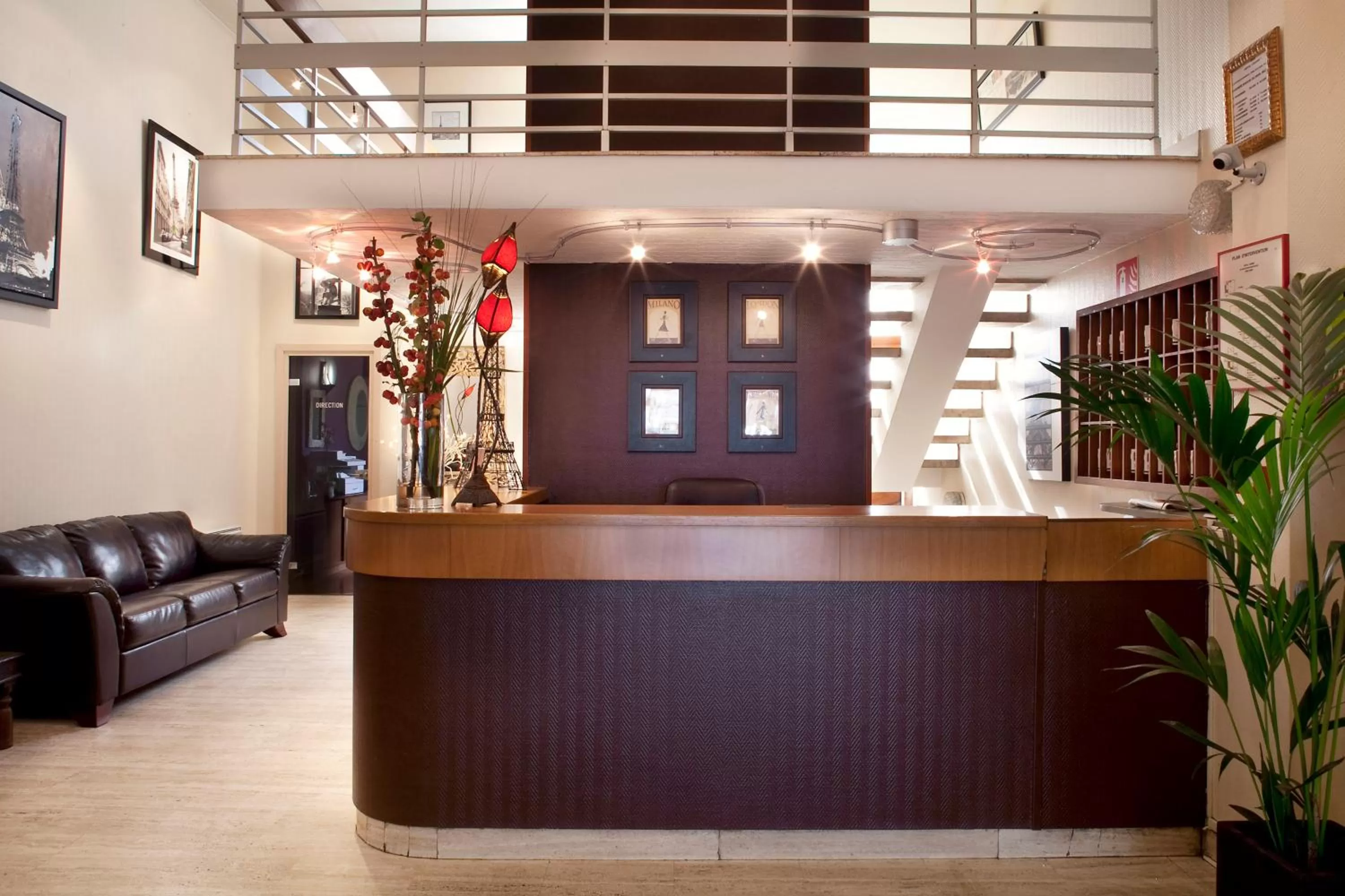 Lobby or reception in Cit'Hotel Criden