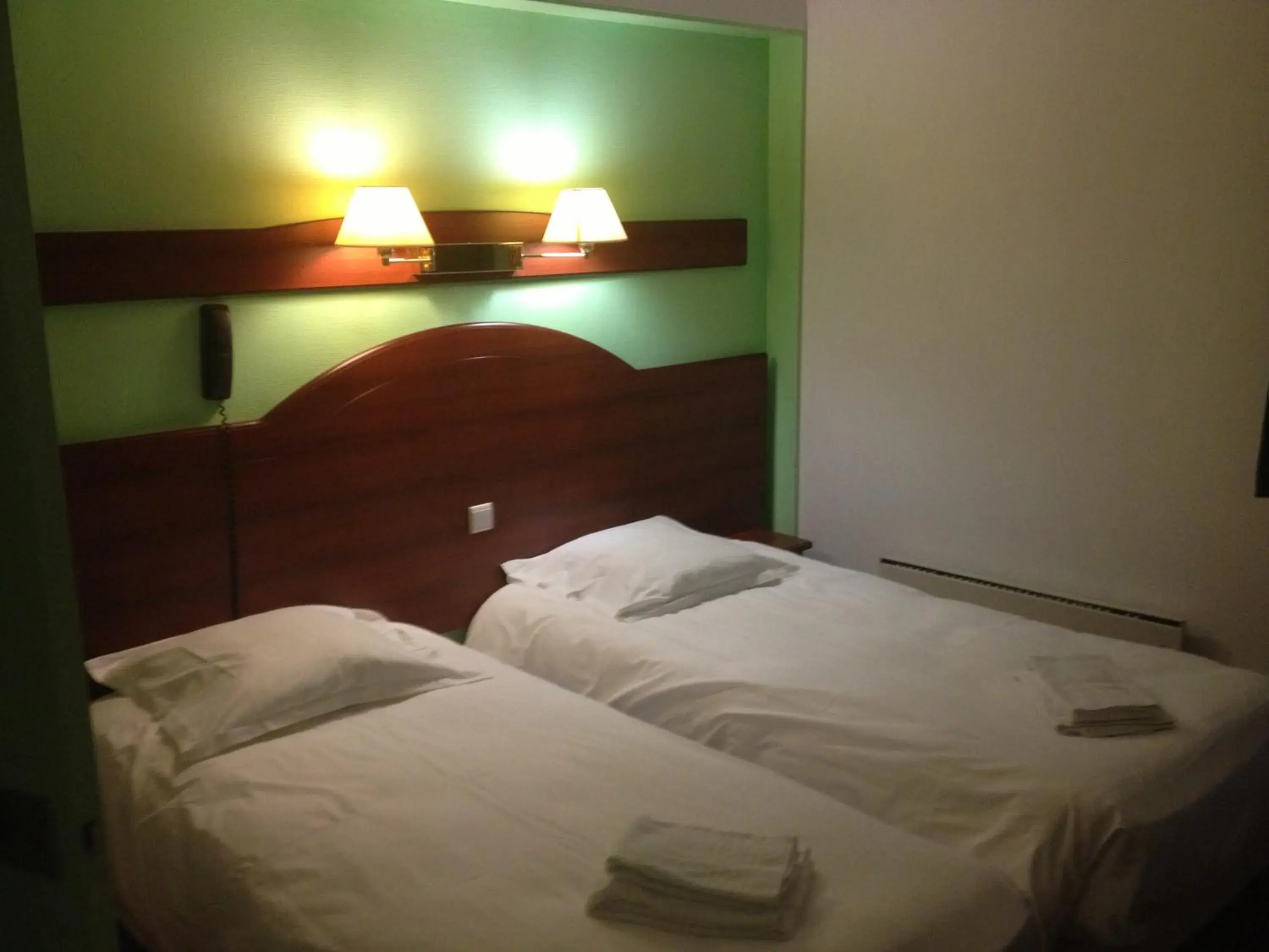 Bed in Hotel Couleurs Sud