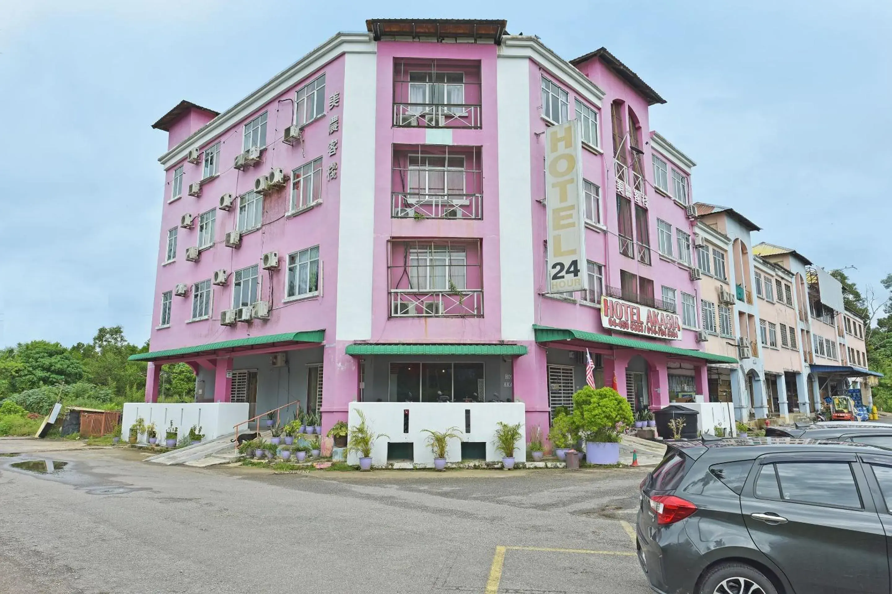 Facade/entrance, Property Building in OYO 90846 Hotel Akasia