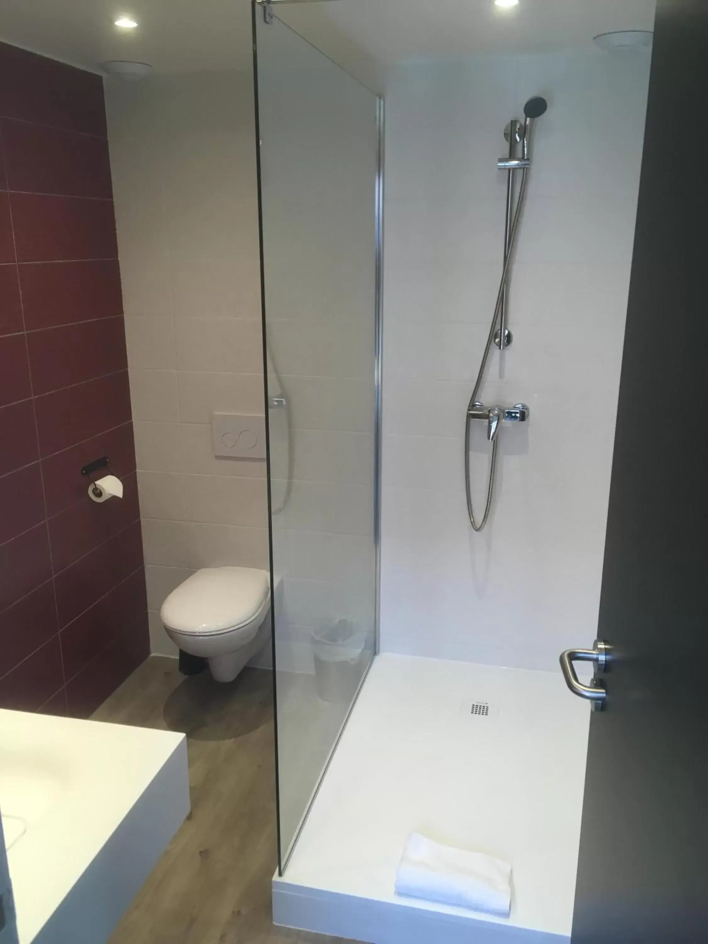 Shower, Bathroom in Hotel De Quebec
