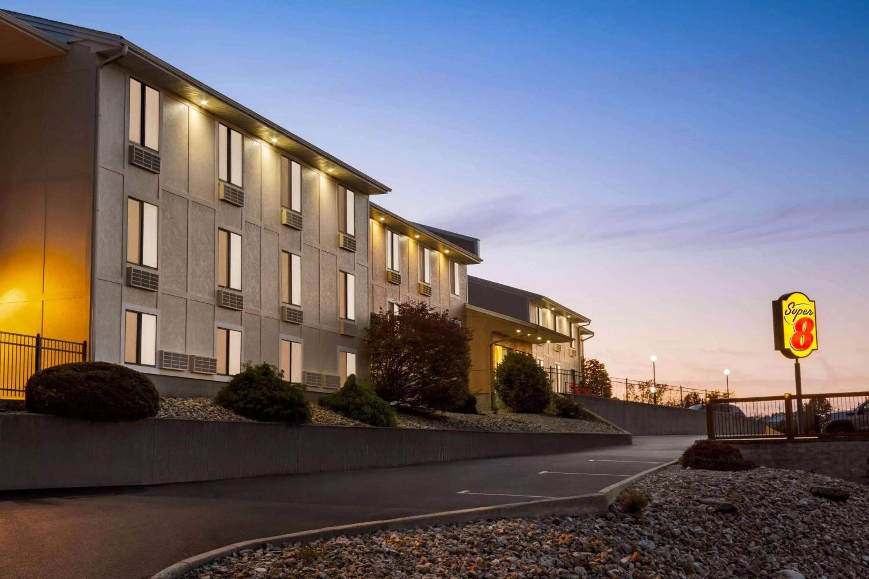 Property building in Super 8 by Wyndham Hannibal