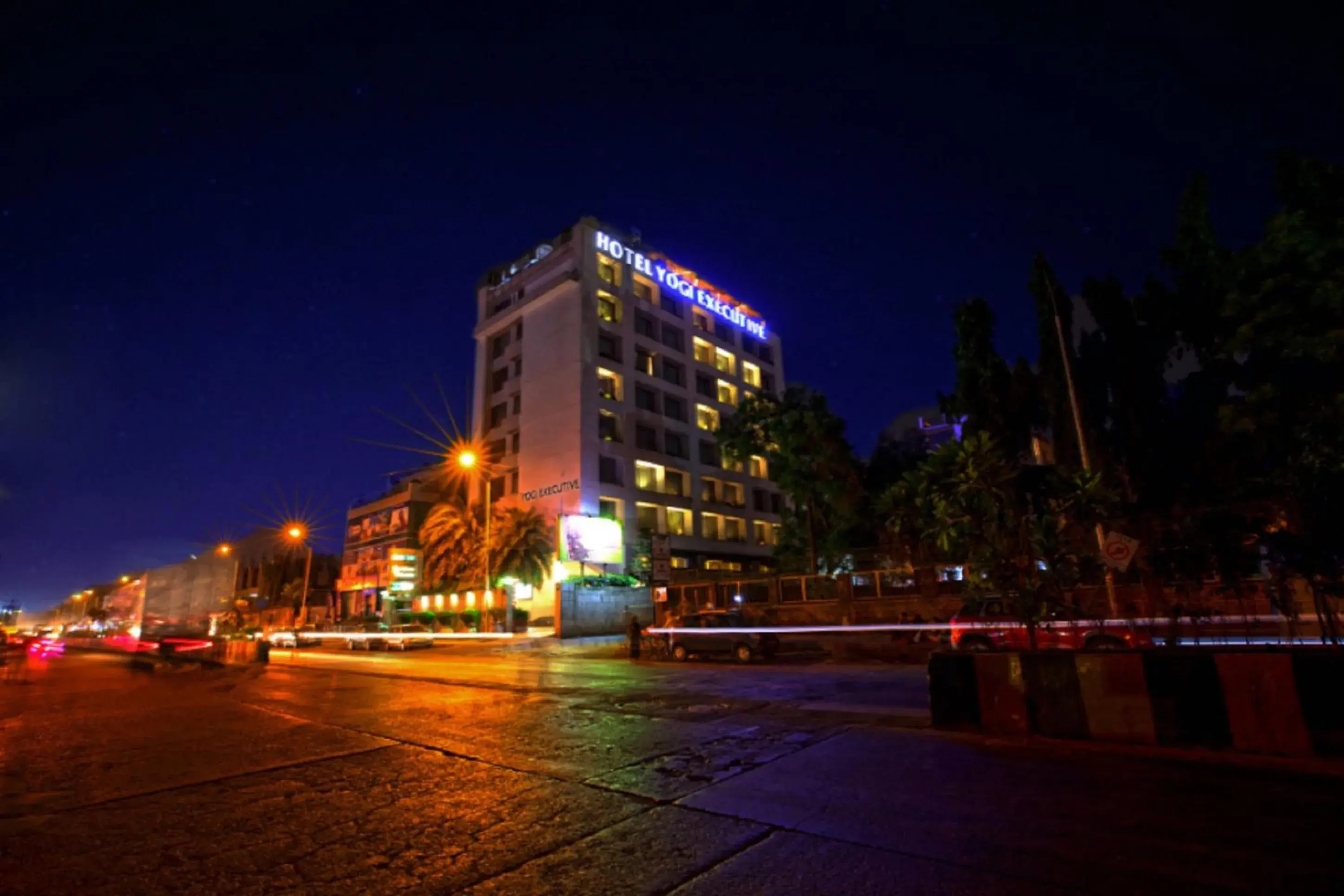 Facade/entrance, Property Building in Hotel Yogi Executive