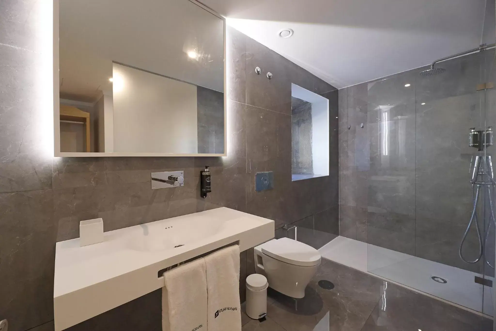 Bathroom in Memoria Porto FLH Hotels