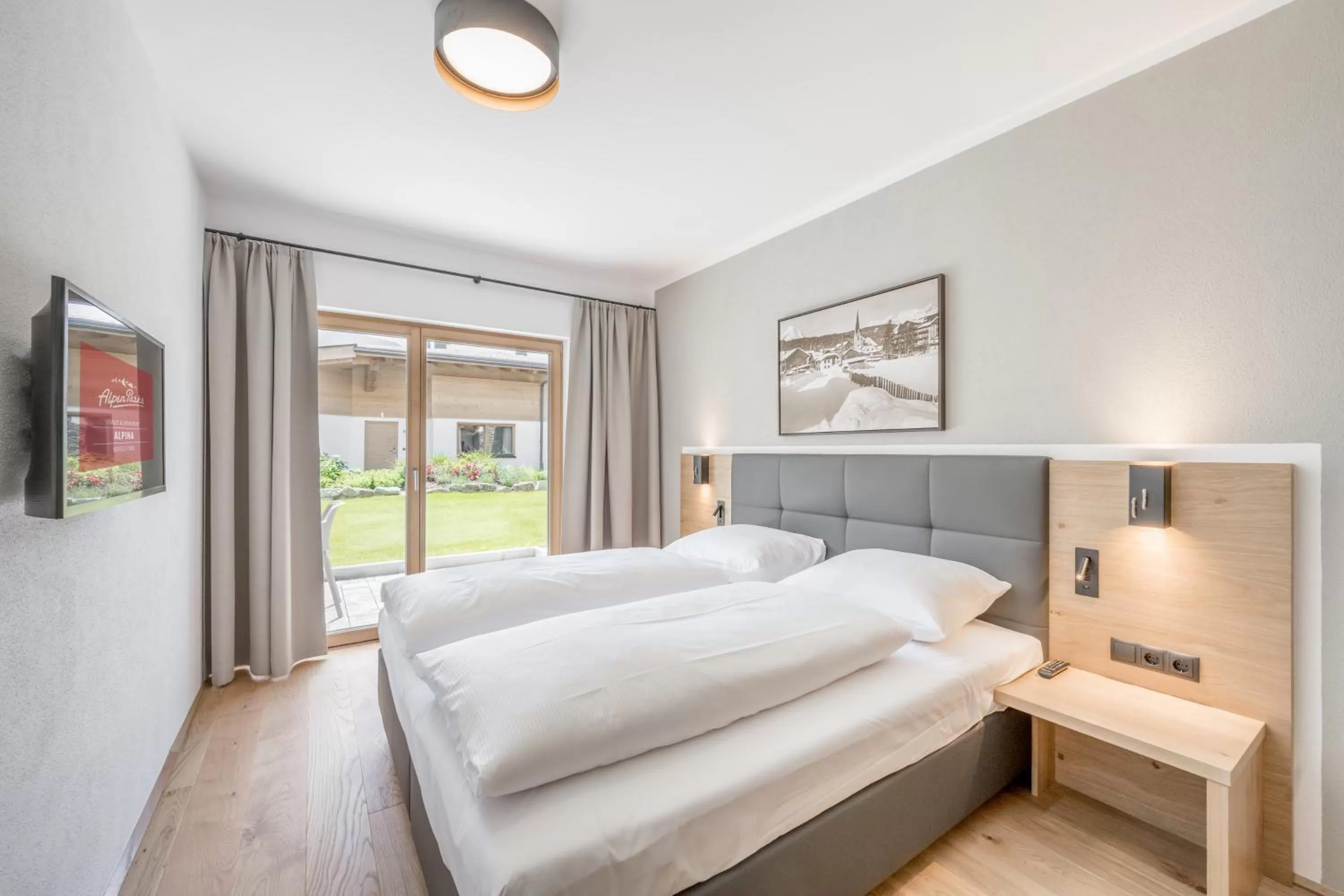 Balcony/Terrace, Bed in AlpenParks Chalet & Apartment Alpina Seefeld