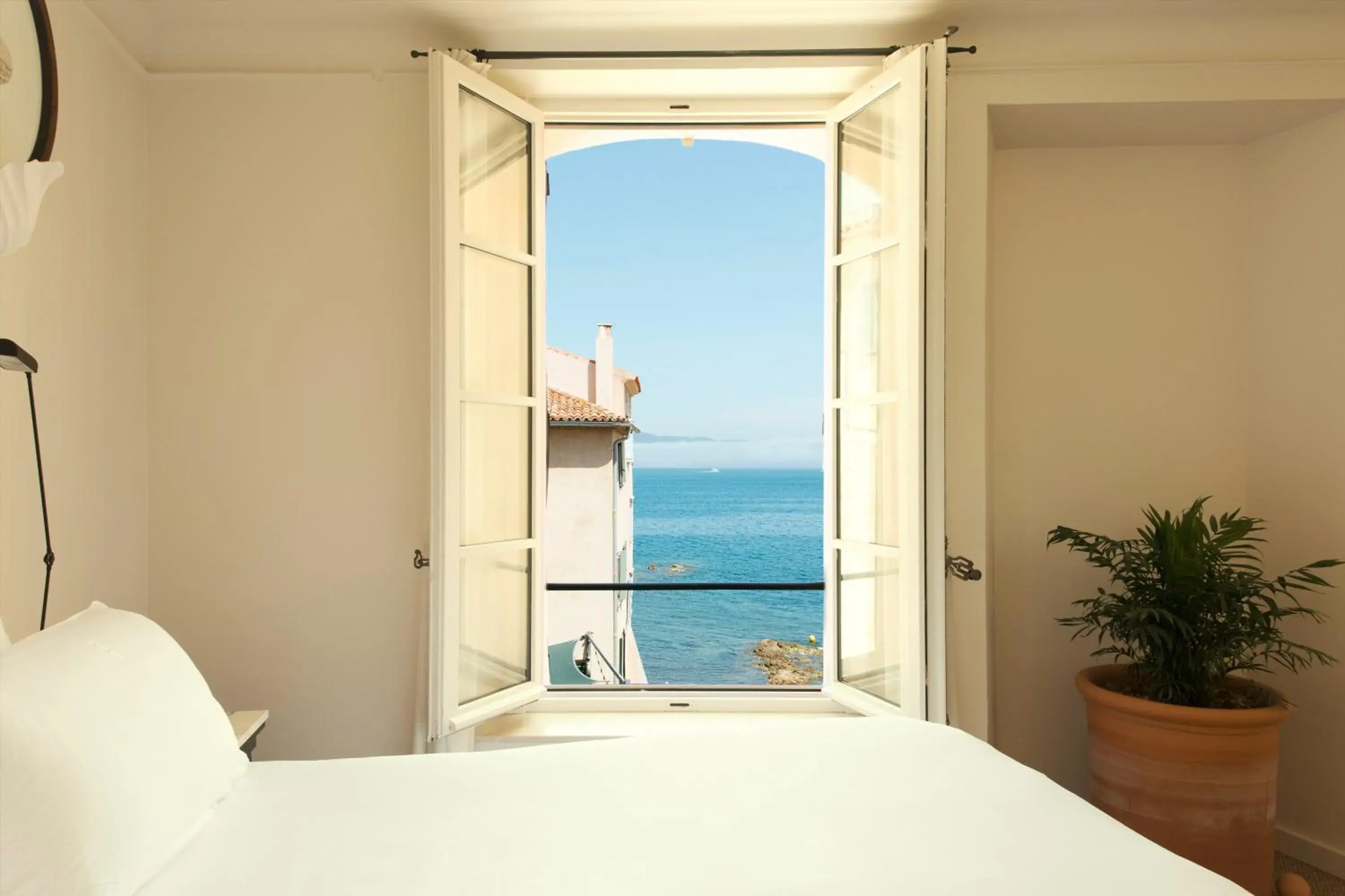 Bedroom, Sea View in Hotel la Ponche