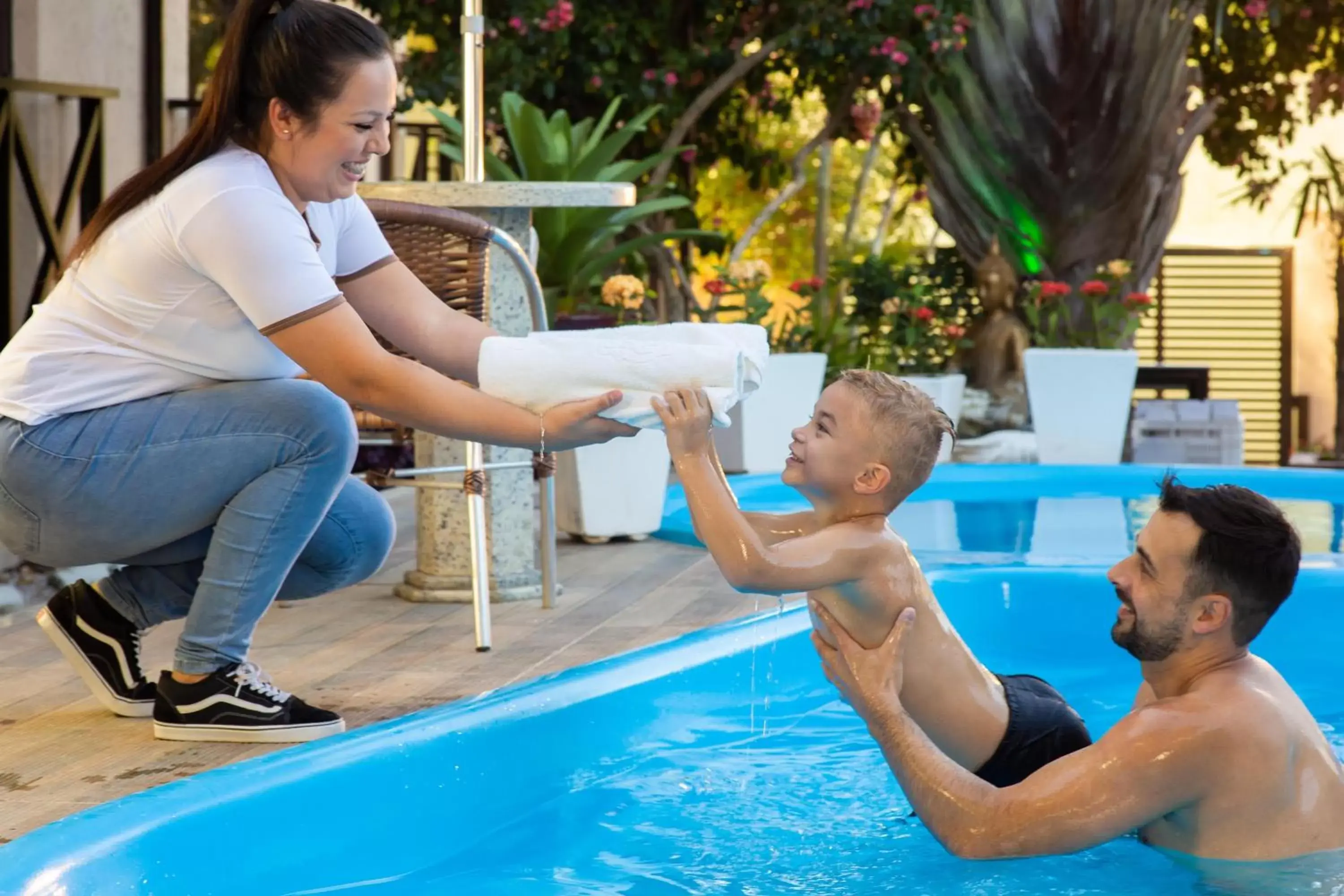 People, Swimming Pool in Pousada Recanto do Aconchego