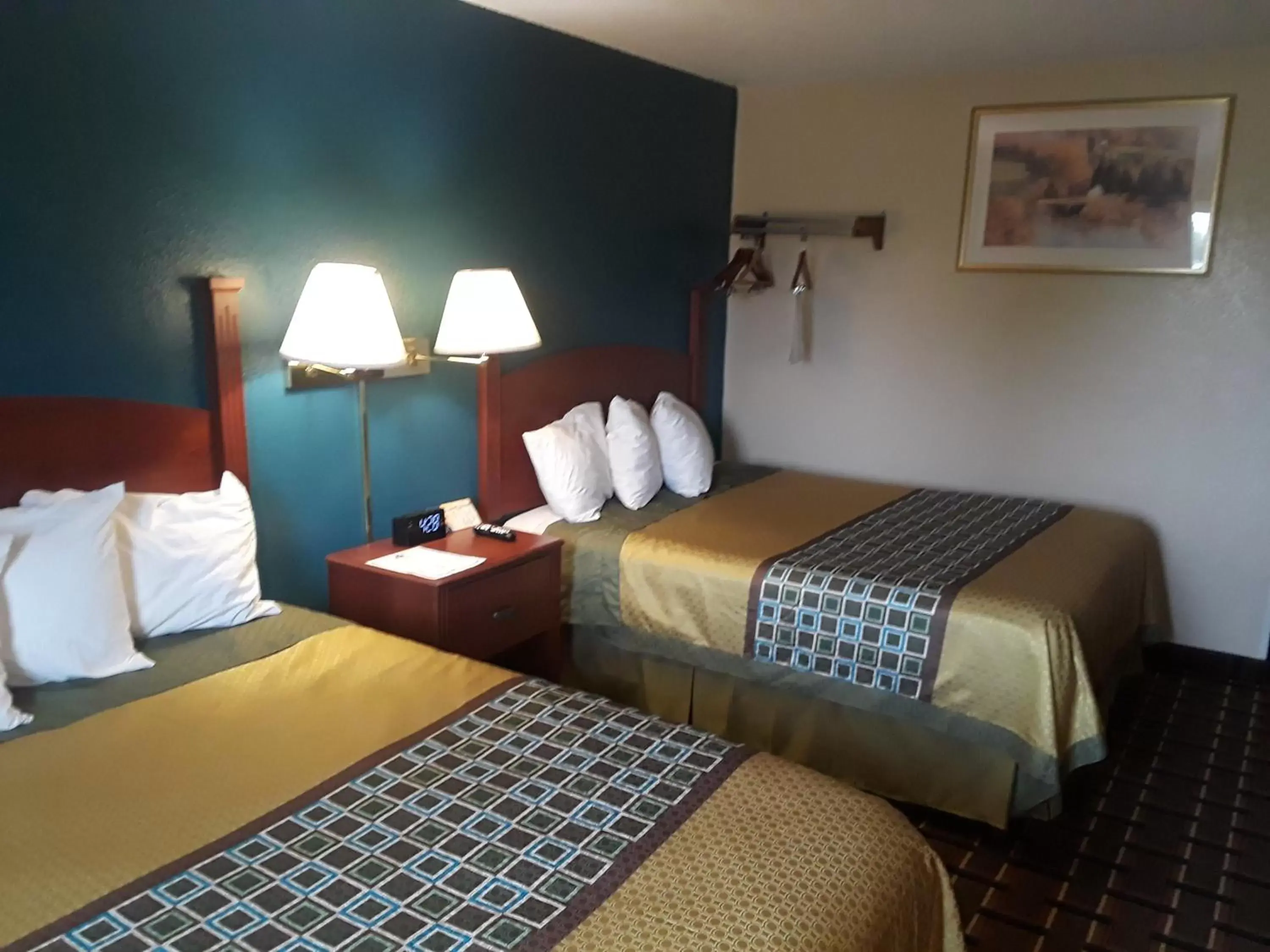 Photo of the whole room, Bed in Faribault Hometown Inn & Suites