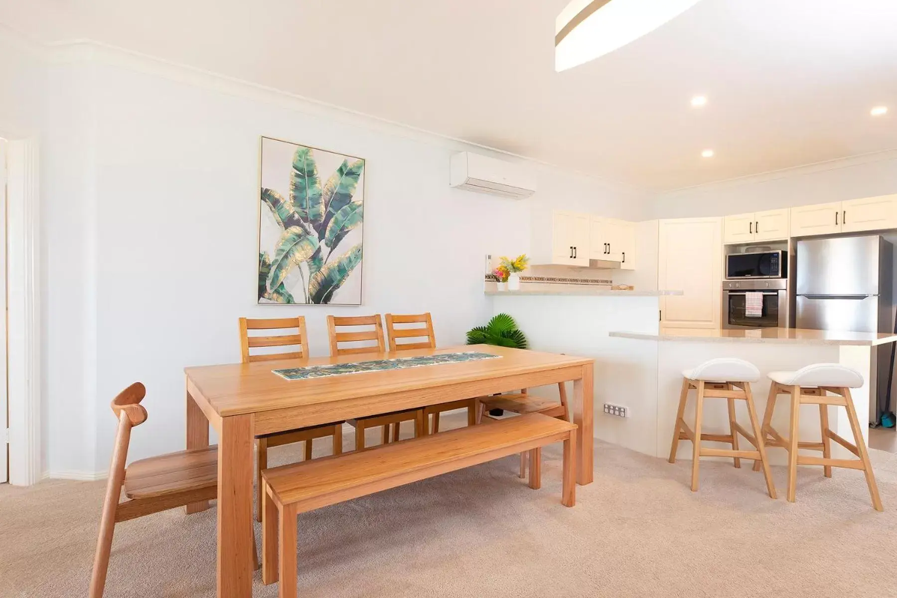 Dining Area in Meridian Beachside Apartments