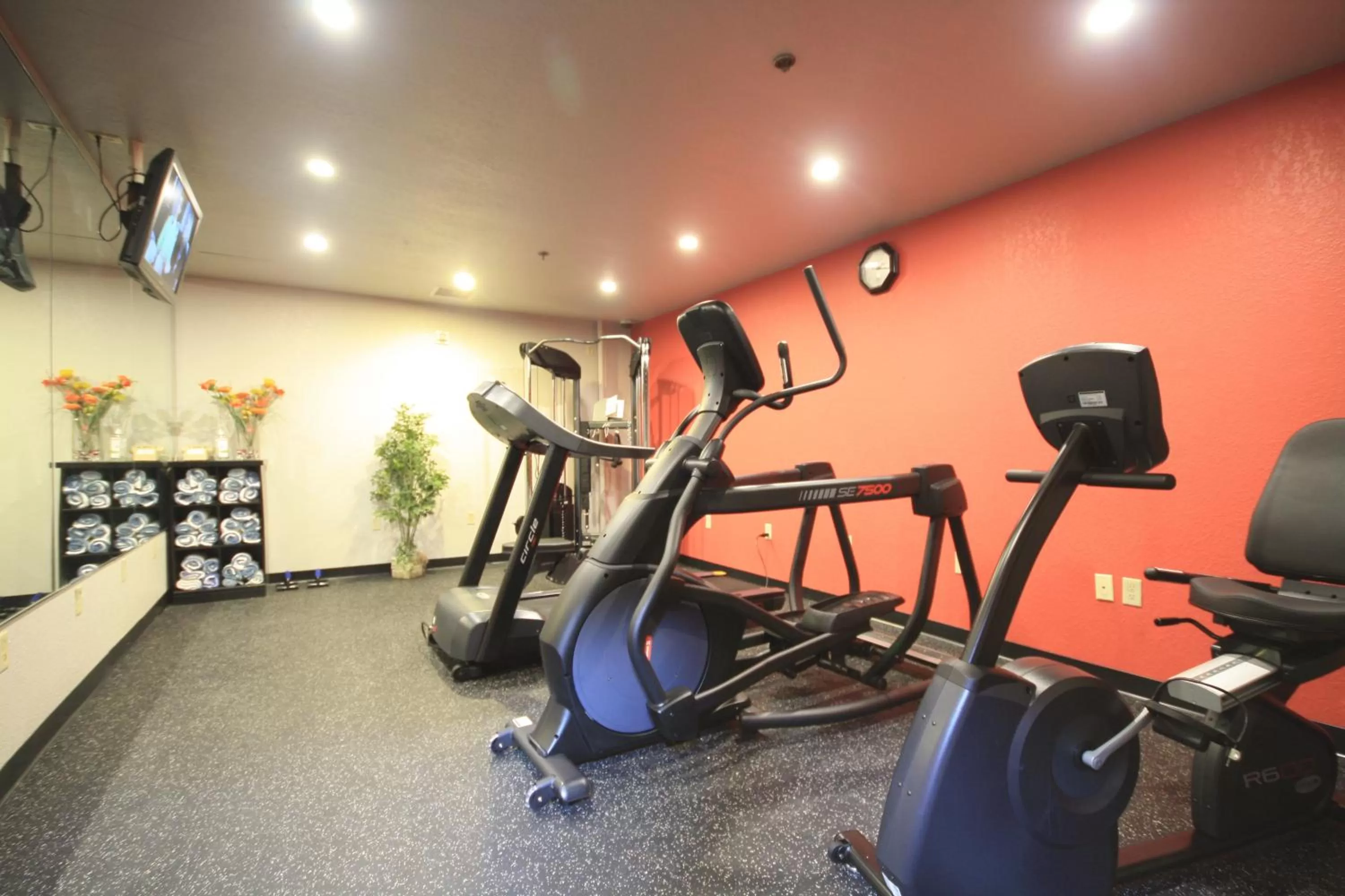 Fitness centre/facilities in Ramada by Wyndham Sioux Falls Airport - Waterpark Resort & Event Center