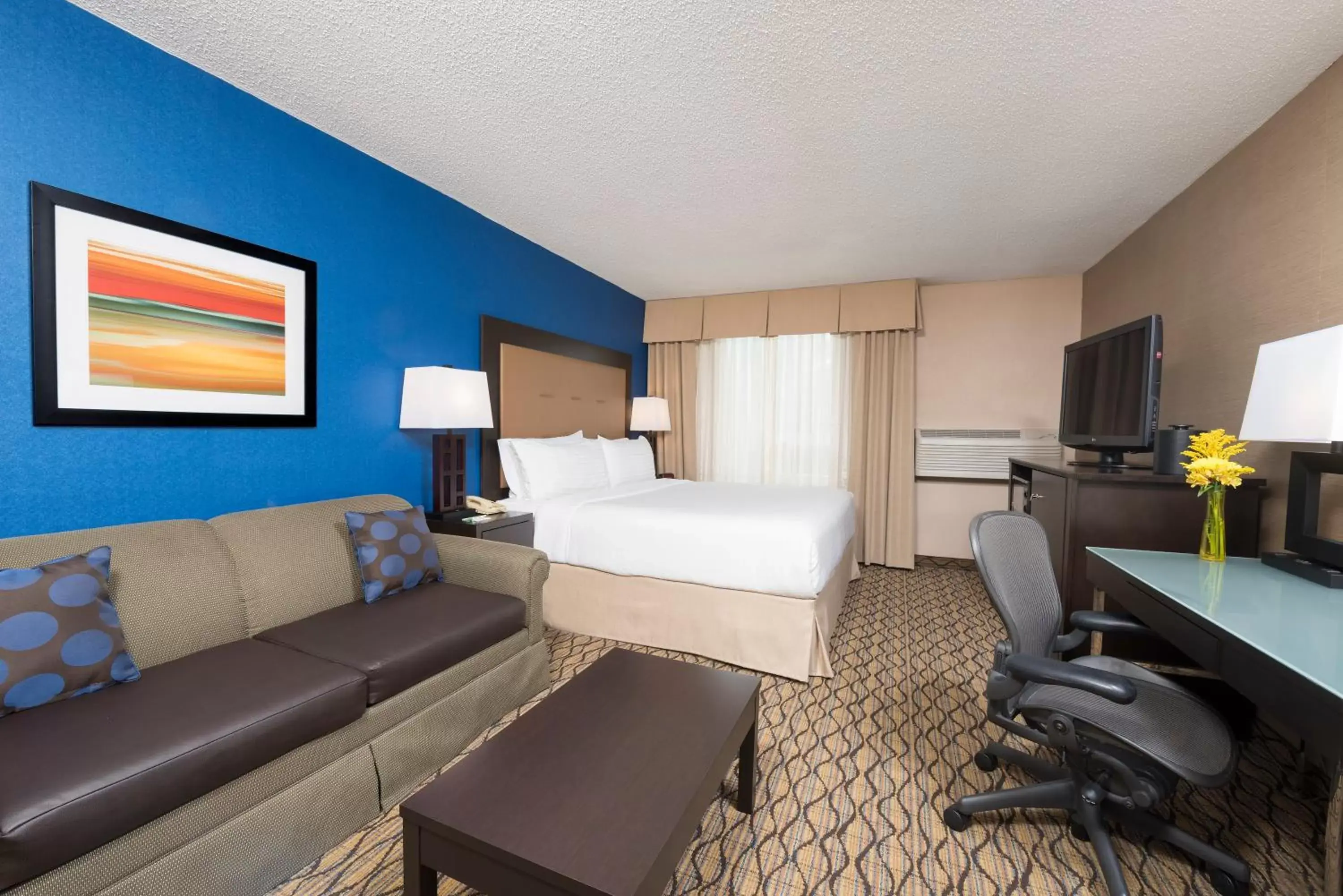 Photo of the whole room in Holiday Inn Chicago - Elk Grove, an IHG Hotel