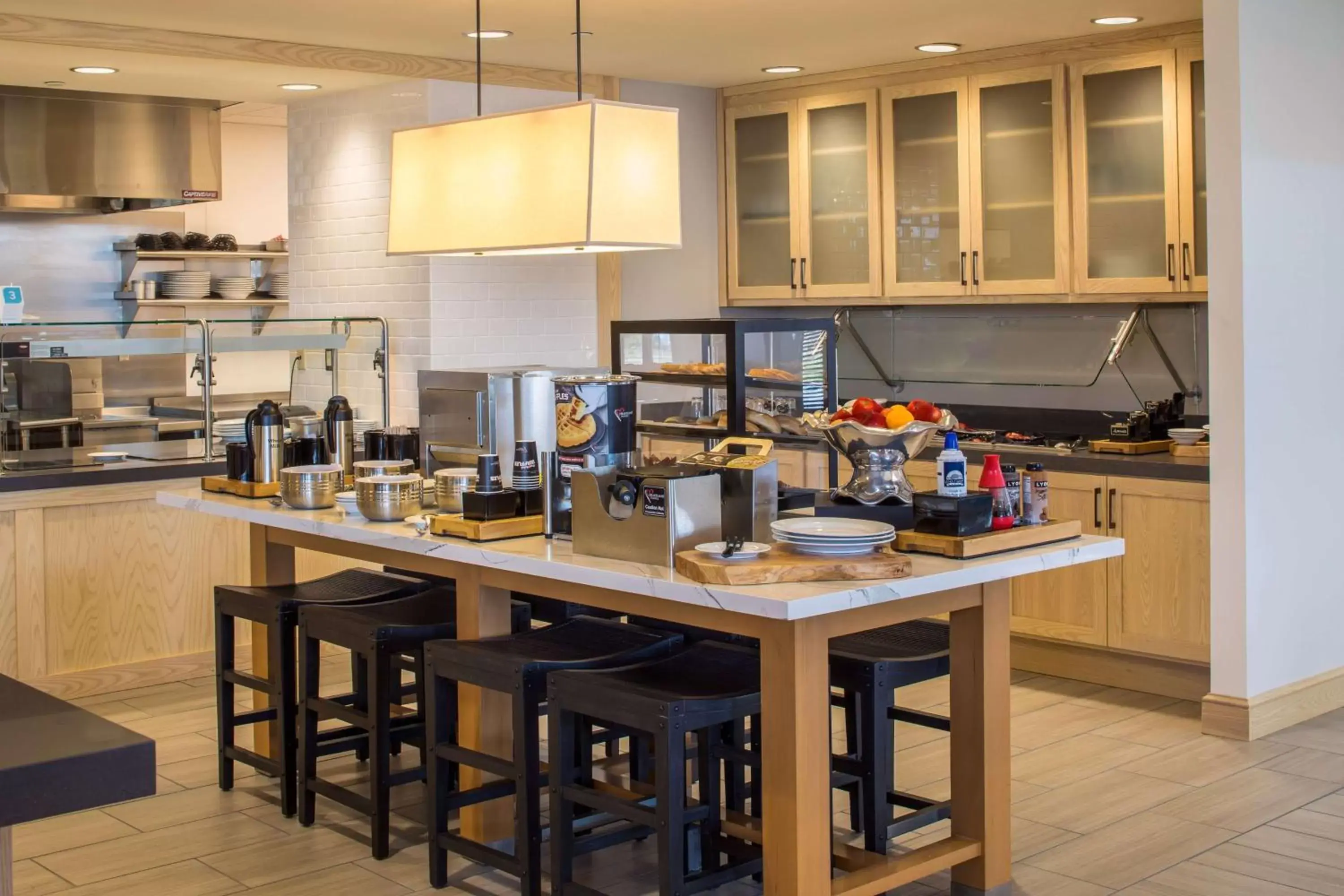 Breakfast, Kitchen/Kitchenette in Hilton Garden Inn Pittsburgh Airport