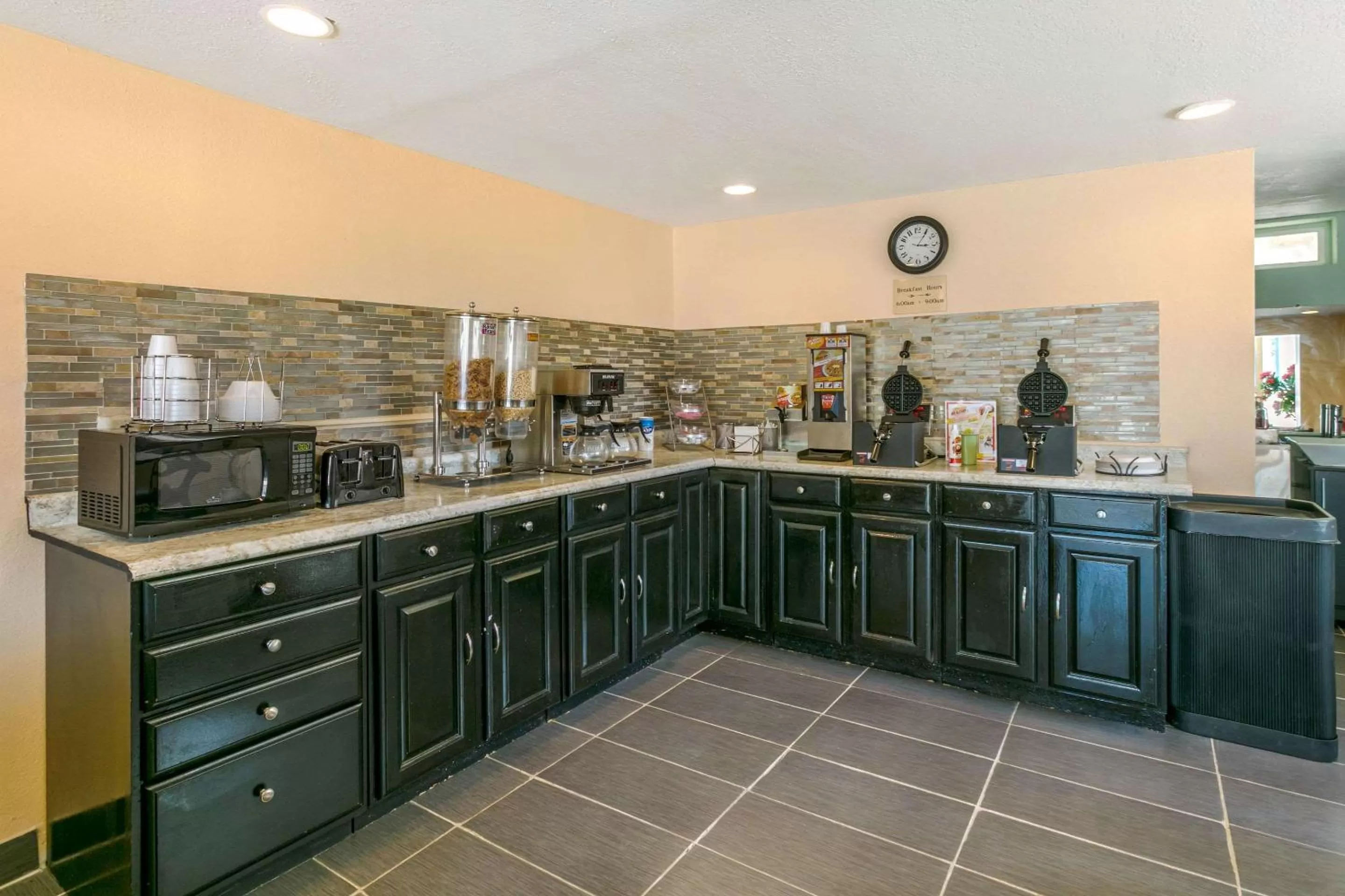 Restaurant/places to eat in Rodeway Inn Rawlins