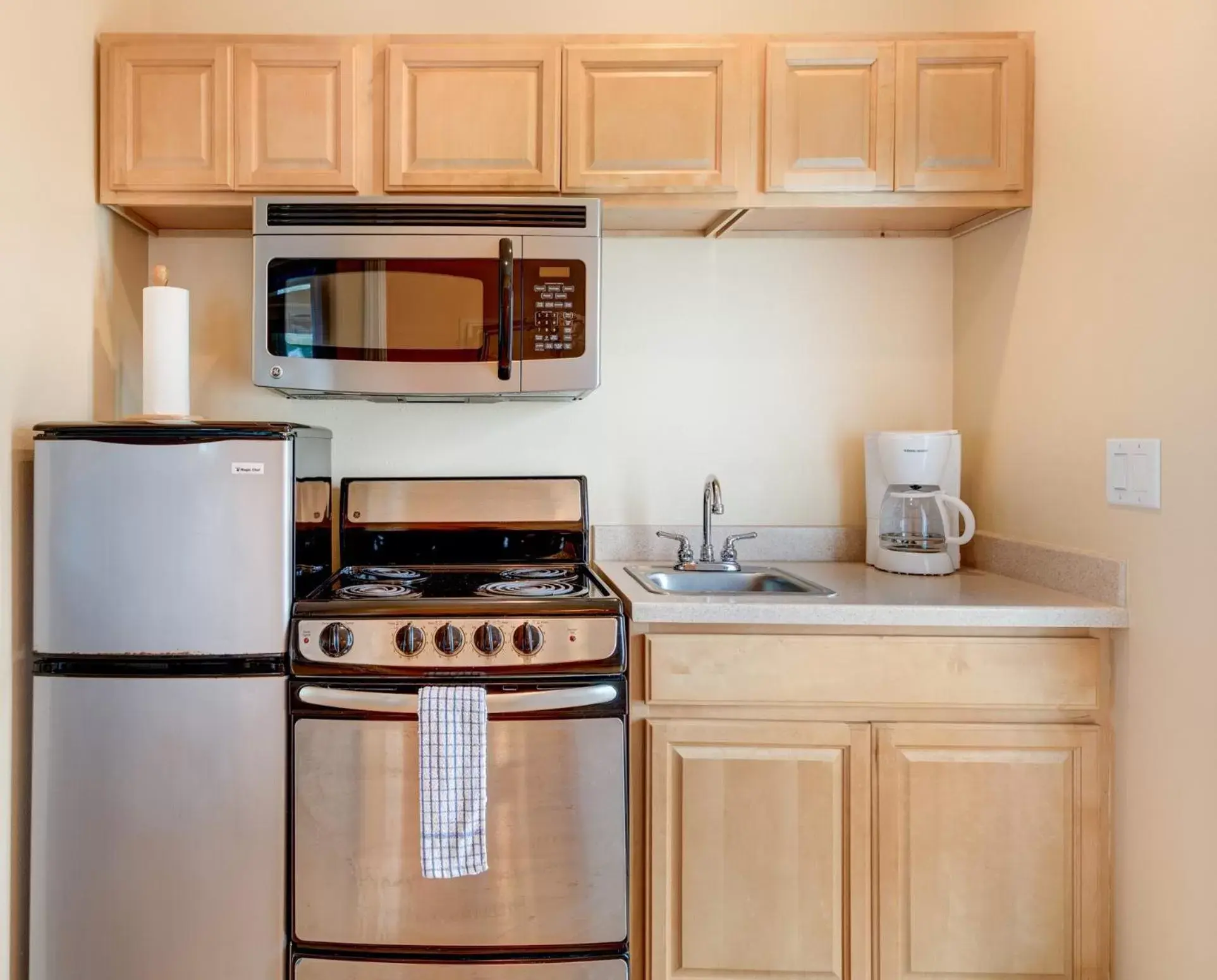 Kitchen or kitchenette, Kitchen/Kitchenette in Lime Tree Bay Resort