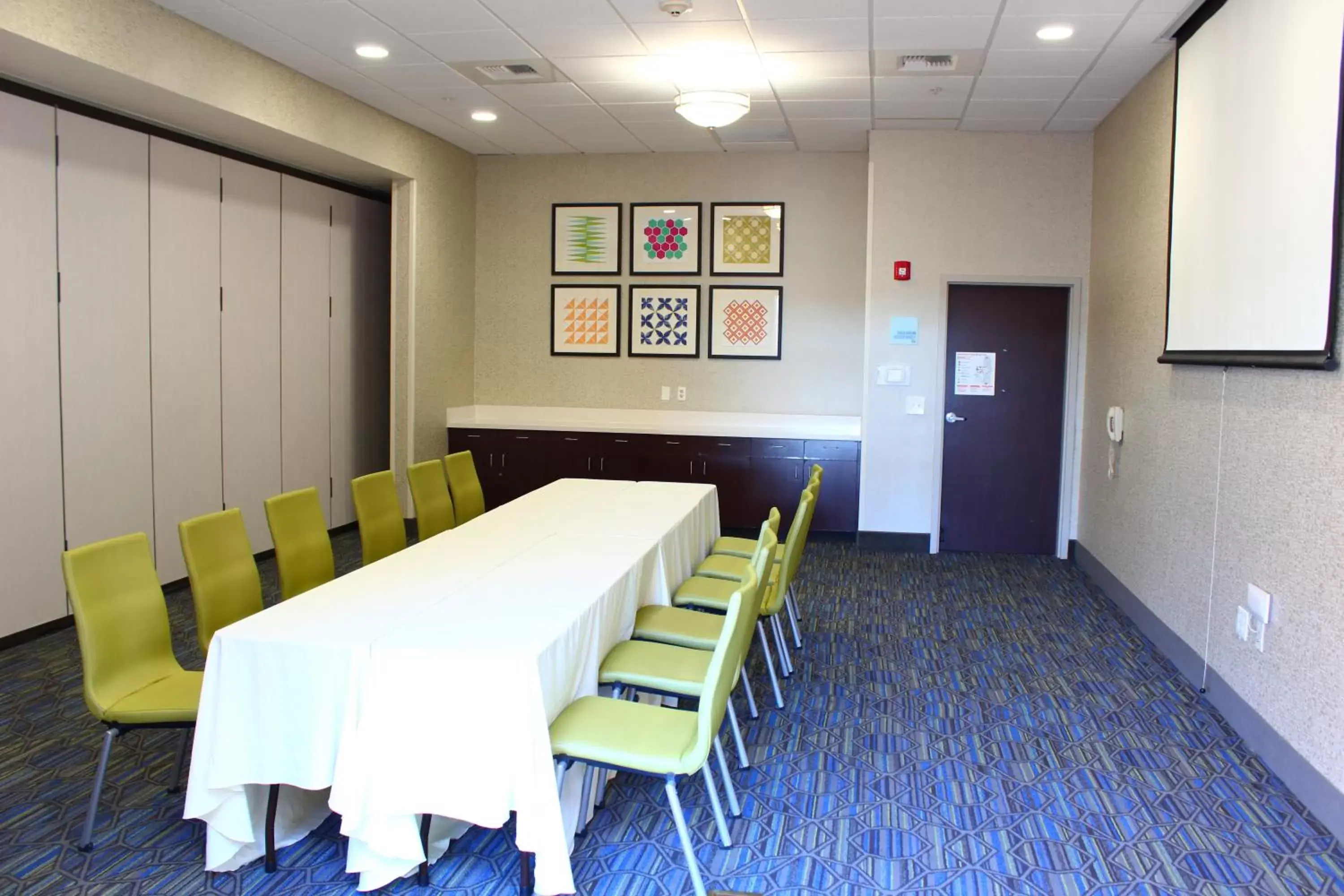 Meeting/conference room in Holiday Inn Express Hotel & Suites Napa Valley-American Canyon, an IHG Hotel