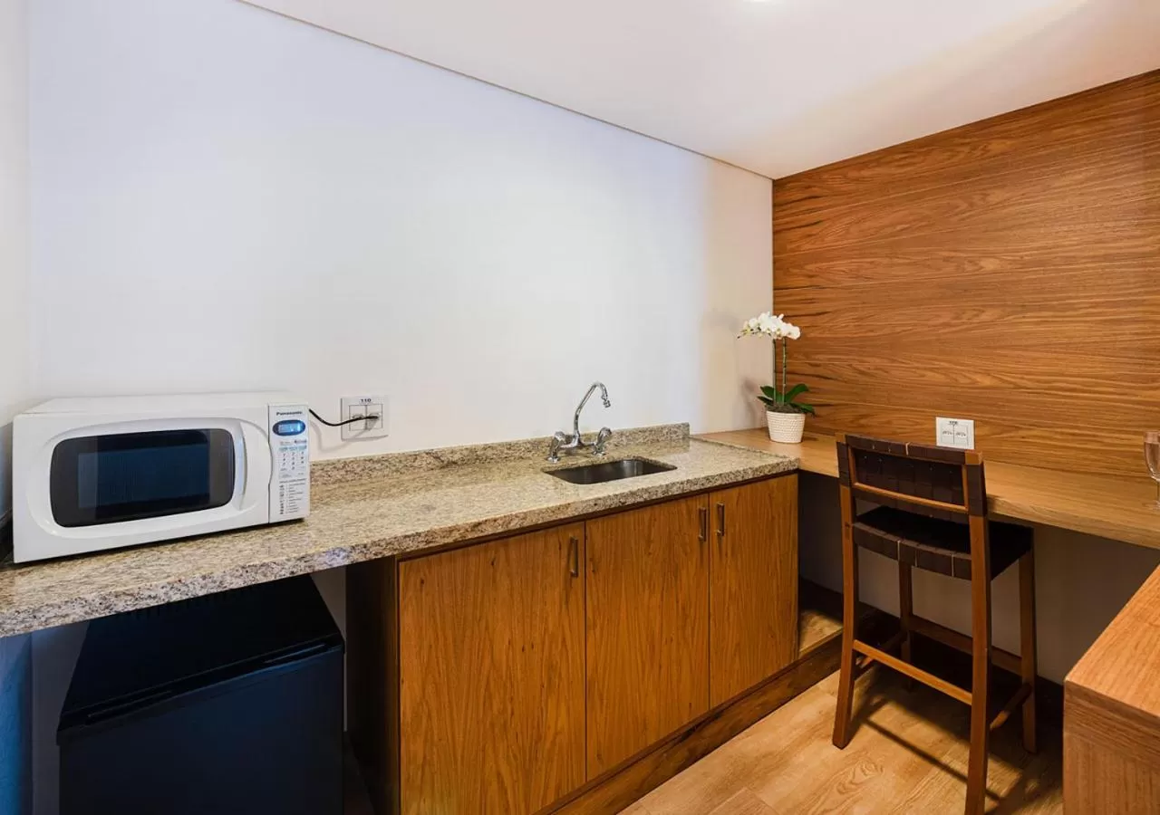 Kitchen or kitchenette in Hotel Nacional Inn Cambuí Campinas Residence