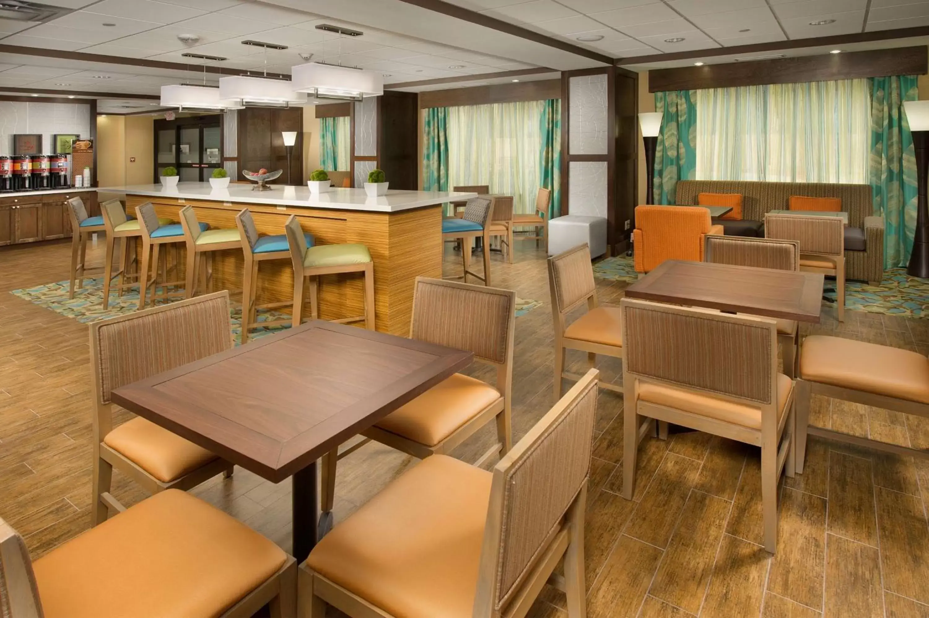 Dining area, Restaurant/Places to Eat in Hampton Inn Lake Charles