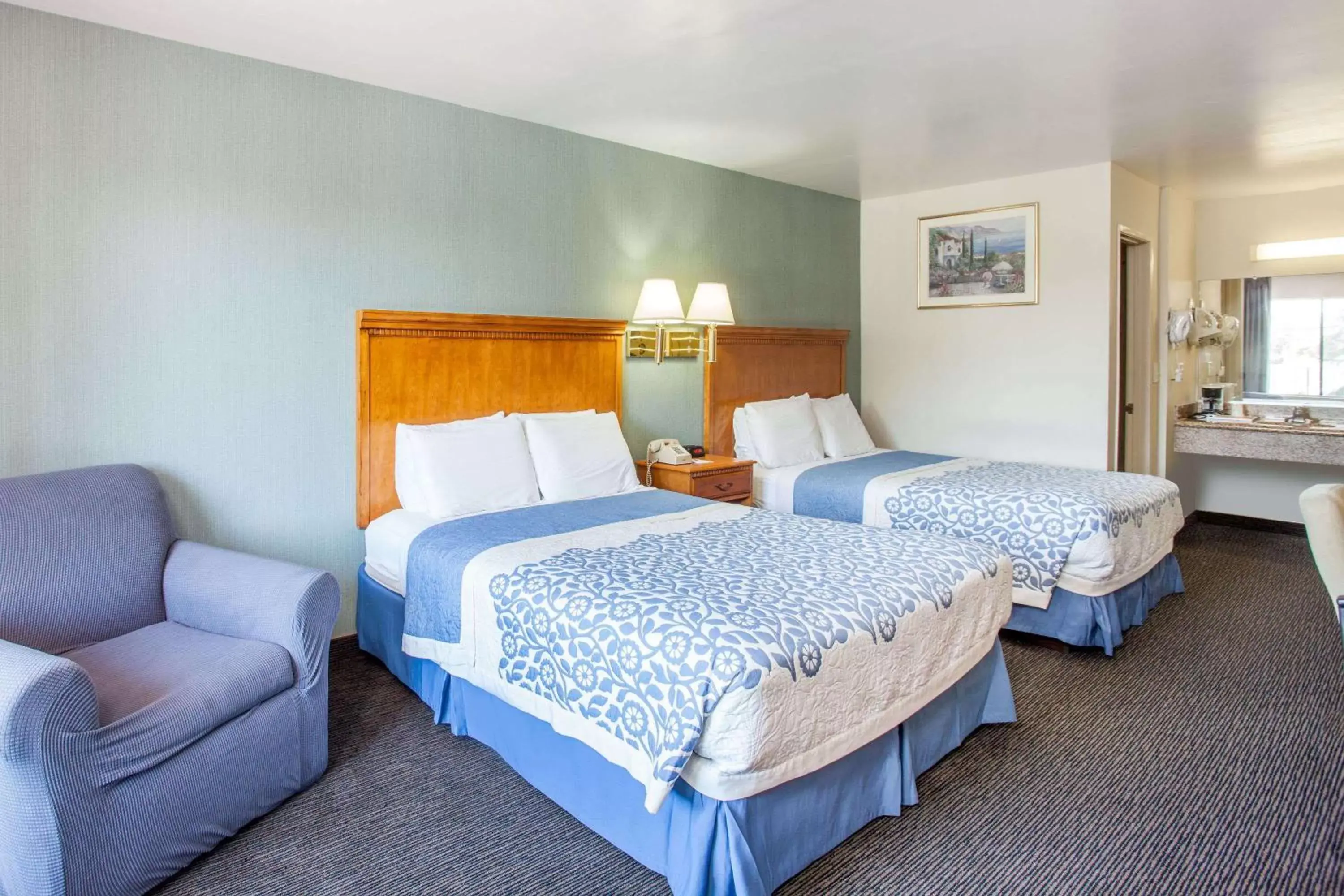 Photo of the whole room, Bed in Days Inn by Wyndham Anaheim Near the Park