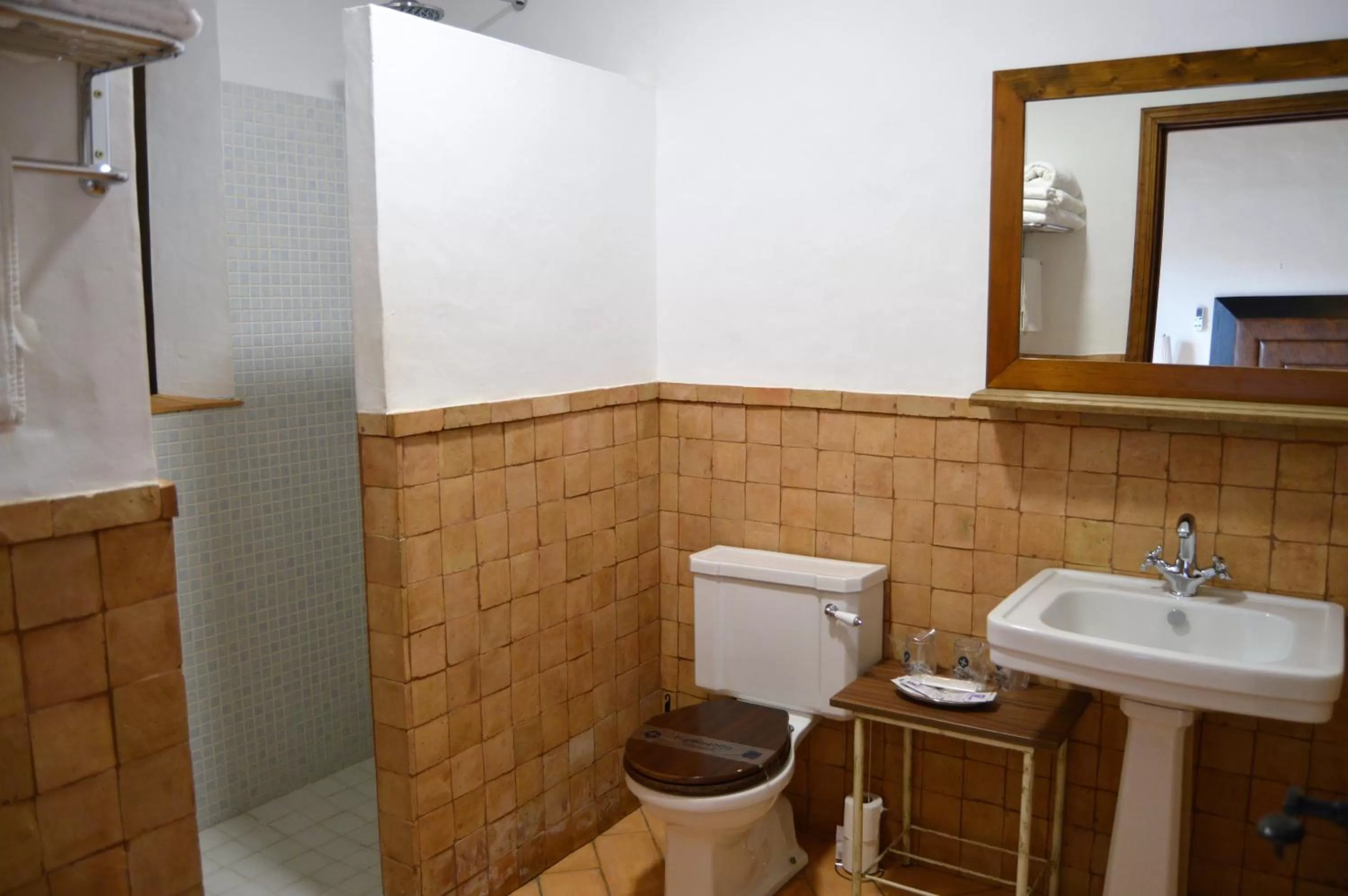 Apartamentos Turísticos - Hostal Los Alisos
