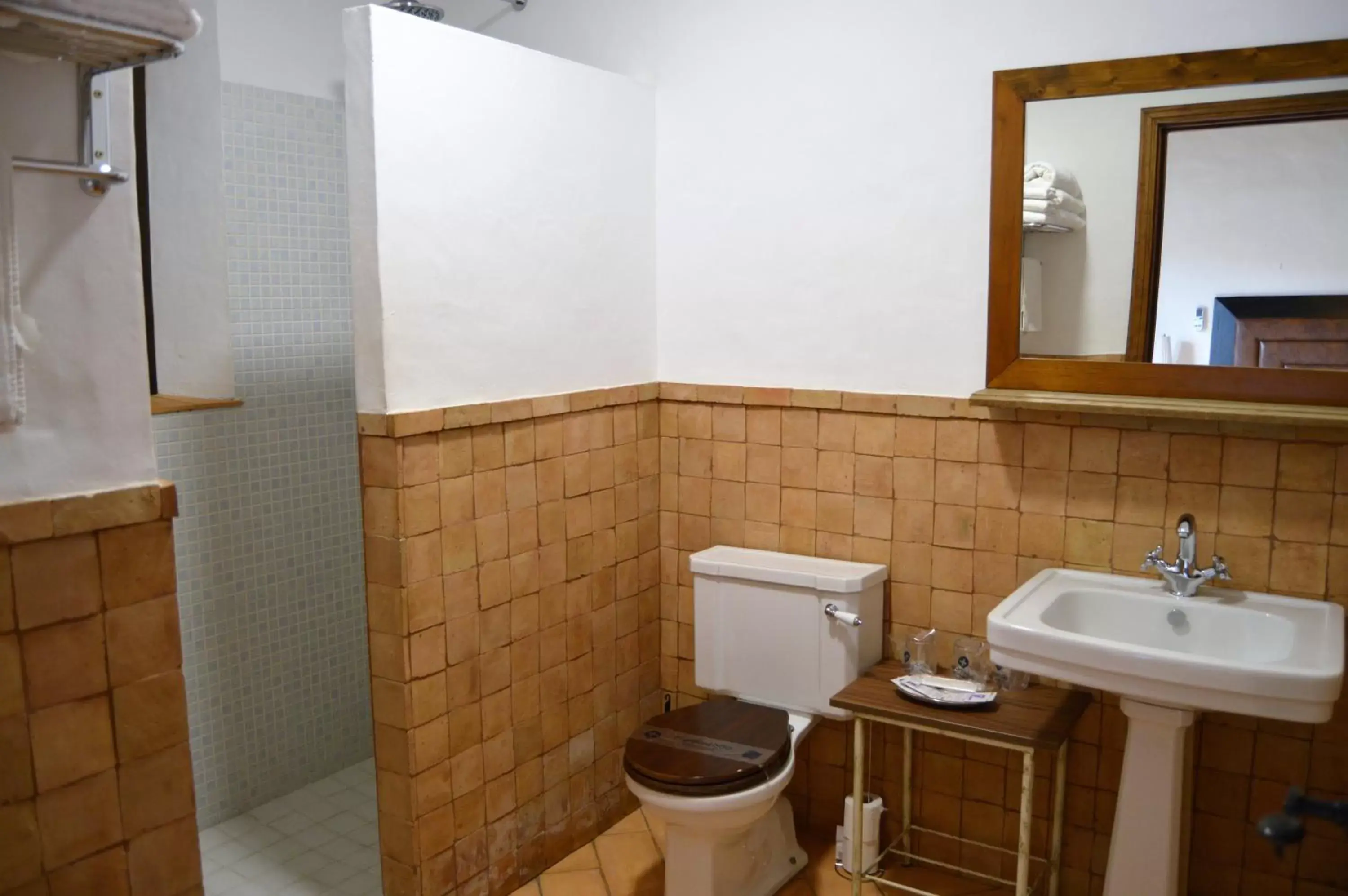 Bathroom in Apartamentos Turísticos - Hostal Los Alisos