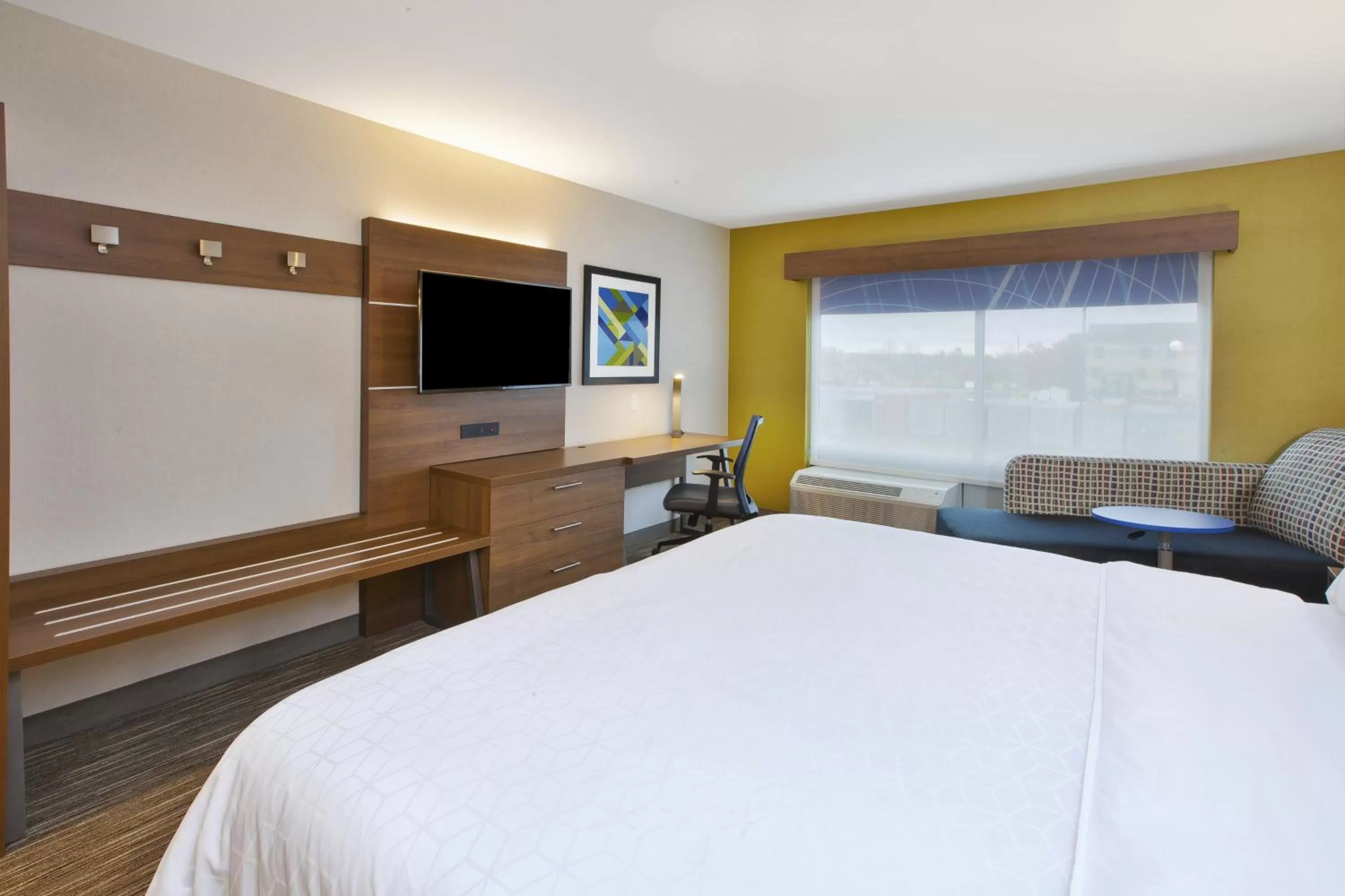Photo of the whole room, Bed in Holiday Inn Express & Suites Grand Rapids Airport North by IHG