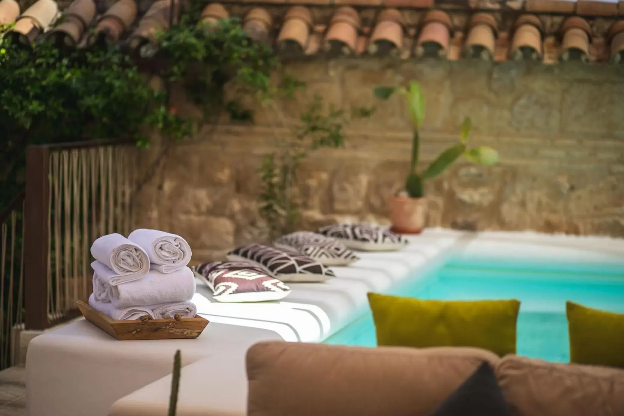 Balcony/Terrace, Swimming Pool in Hotel Boutique Patio del Posadero