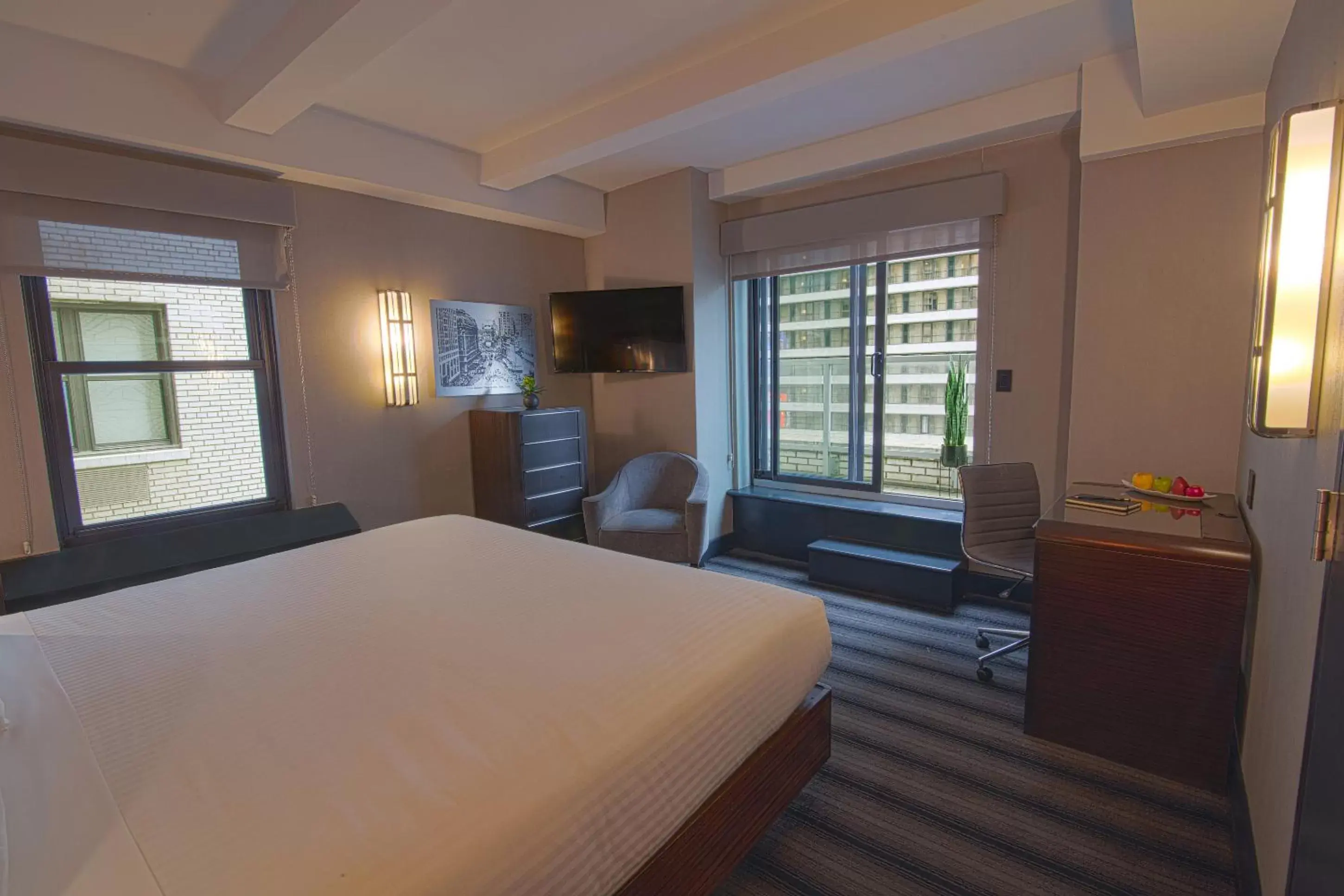 Photo of the whole room, Bed in Hotel Edison Times Square