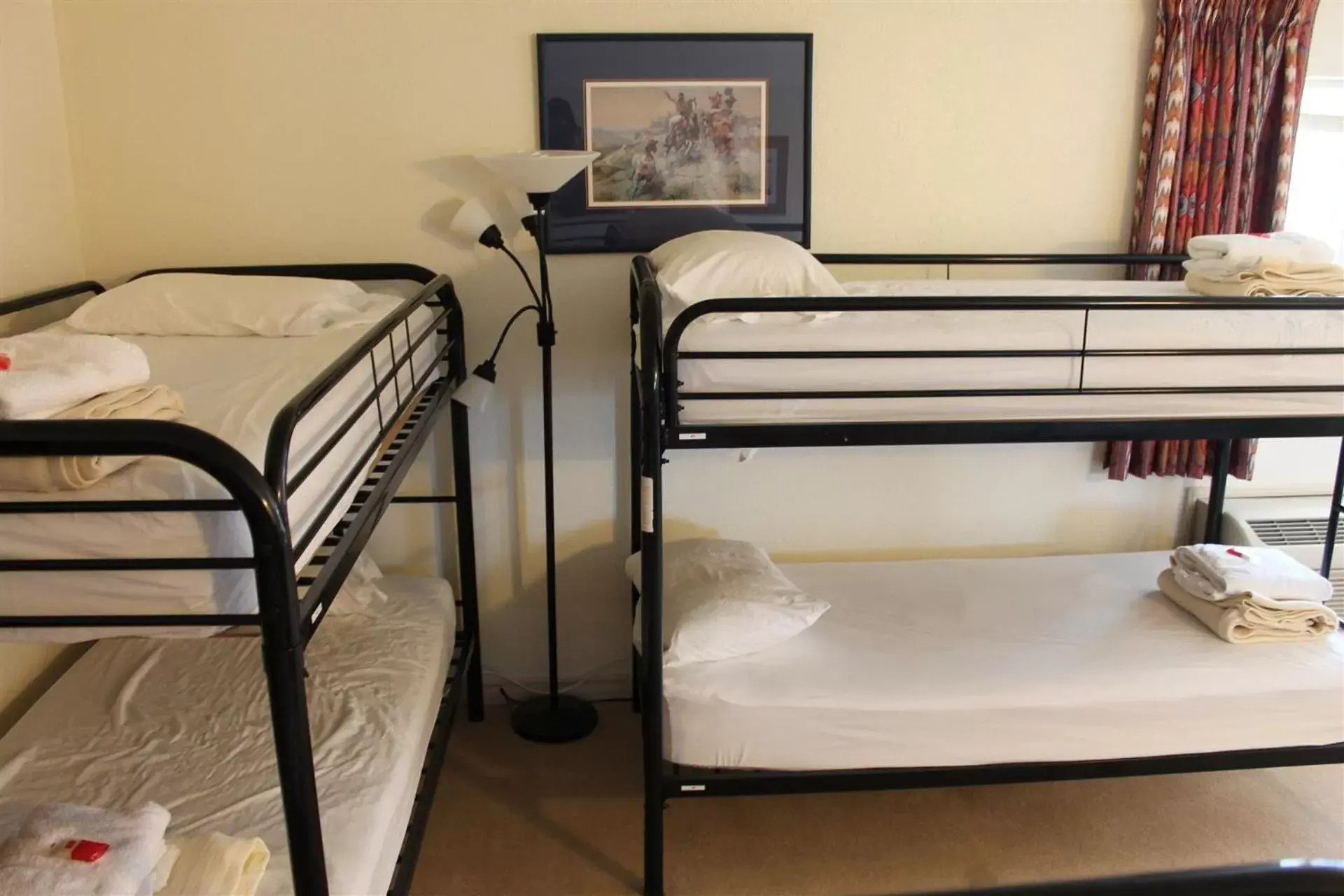 Bunk Bed in Whitney Portal Hotel And Hostel