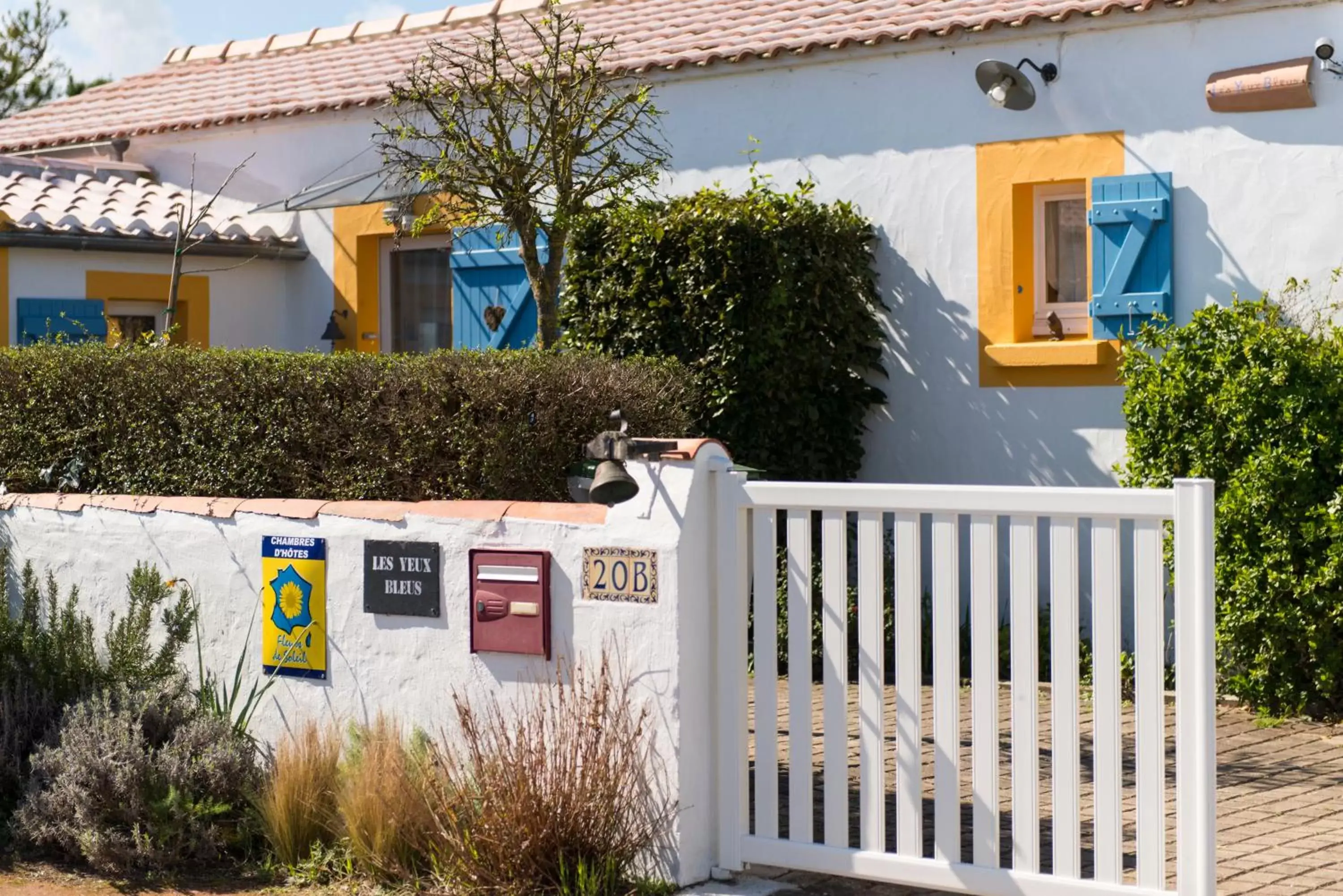 Facade/entrance, Property Building in Les Yeux Bleus Bed & Breakfast