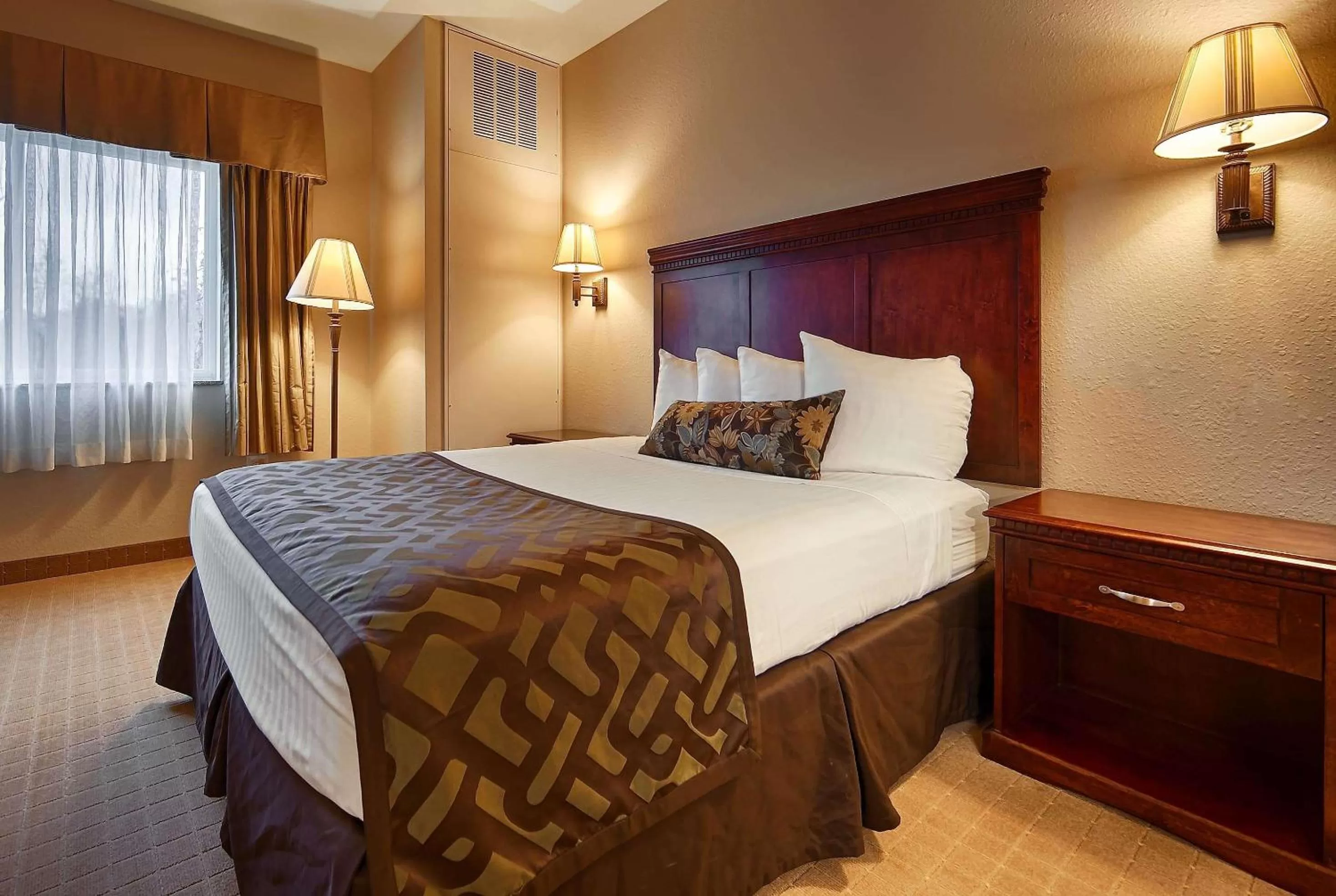 Photo of the whole room, Bed in Montcler Hotel & Conference Center, Trademark by Wyndham
