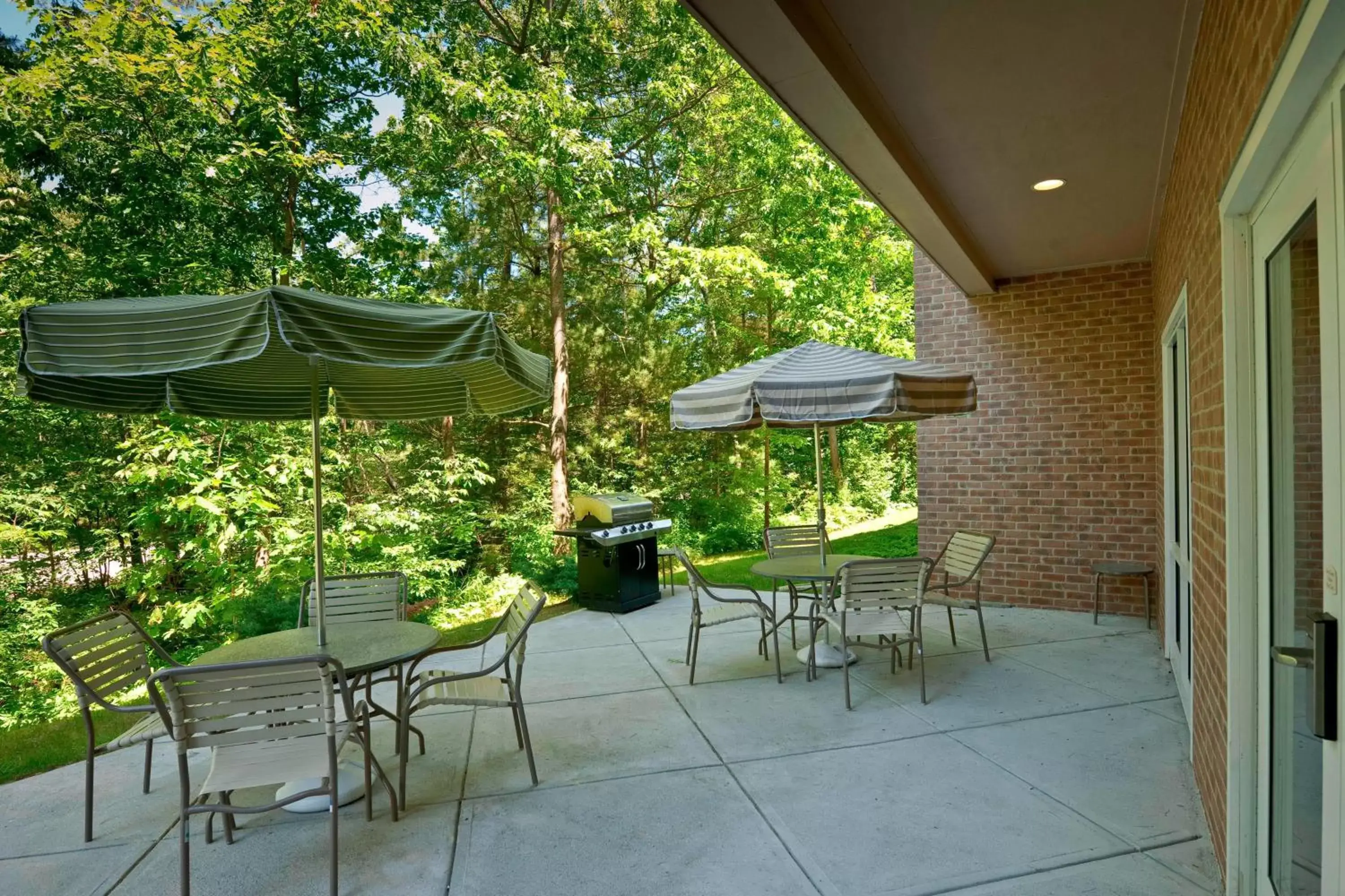 Property building, Patio/Outdoor Area in Fairfield Inn & Suites by Marriott Brunswick Freeport