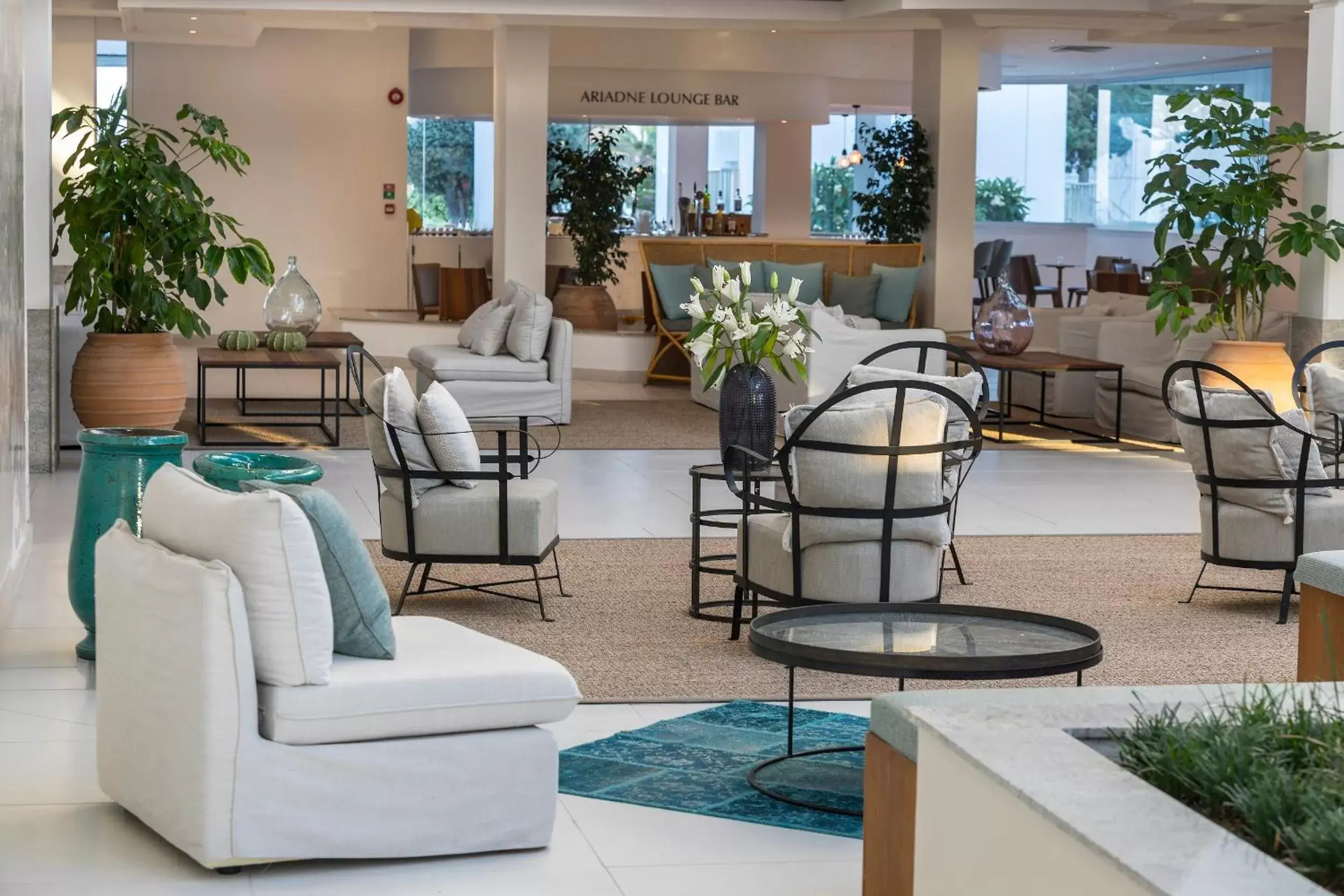 Lobby or reception, Lounge/Bar in Leonardo Plaza Cypria Maris Beach Hotel & Spa