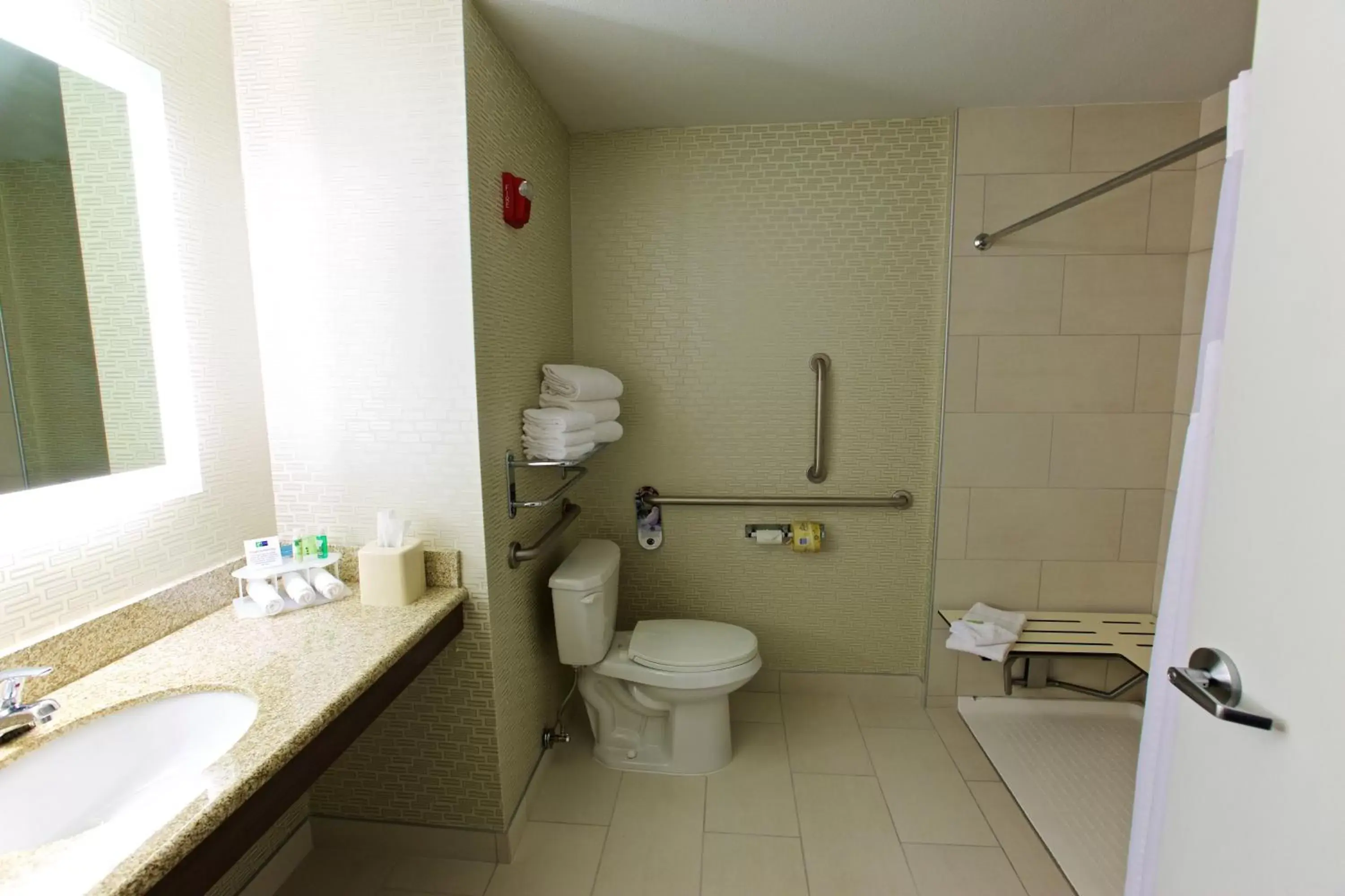 Photo of the whole room, Bathroom in Holiday Inn Express Fargo - West Acres, an IHG Hotel