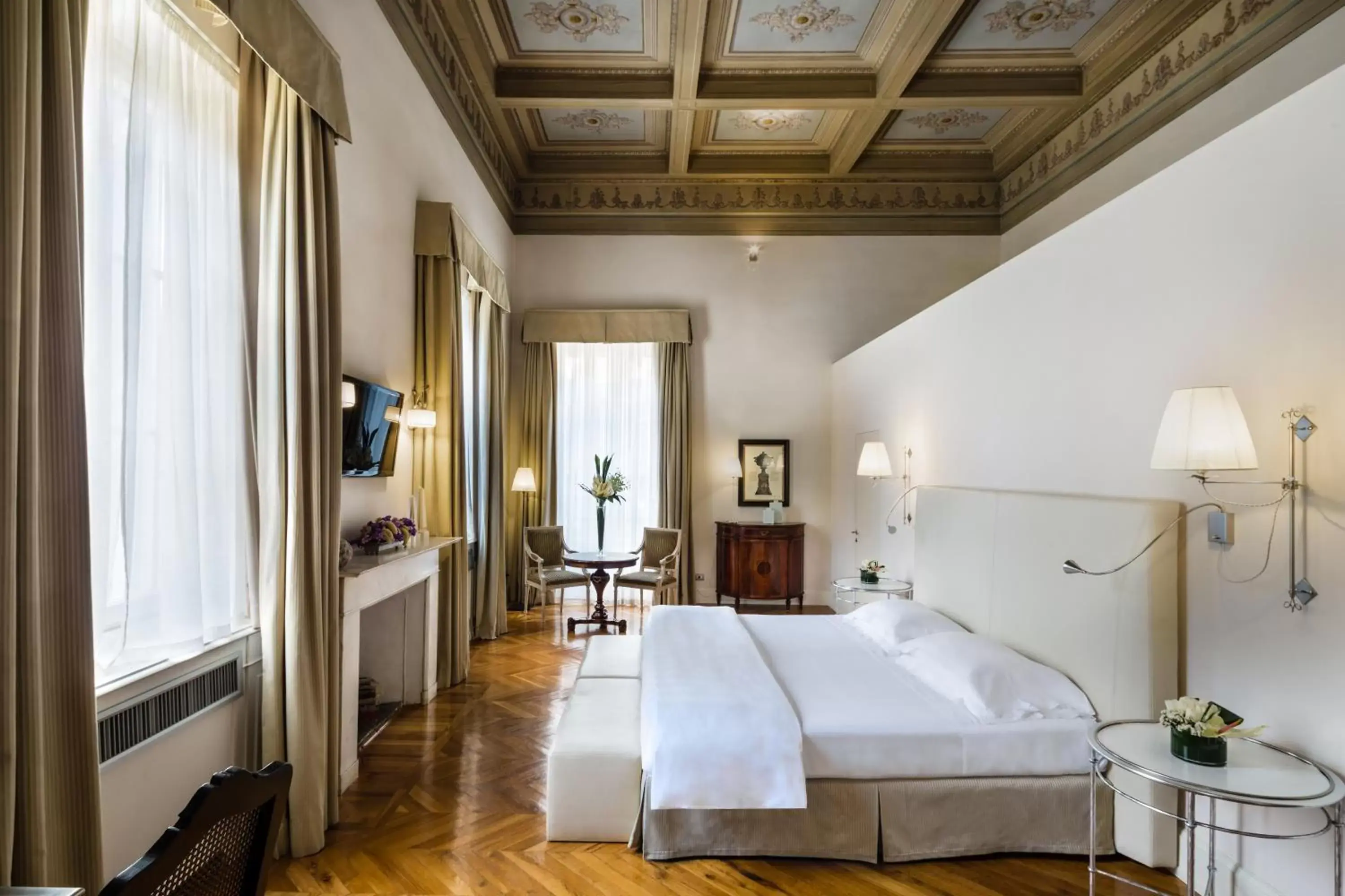 Photo of the whole room, Bed in Relais Santa Croce, By Baglioni Hotels