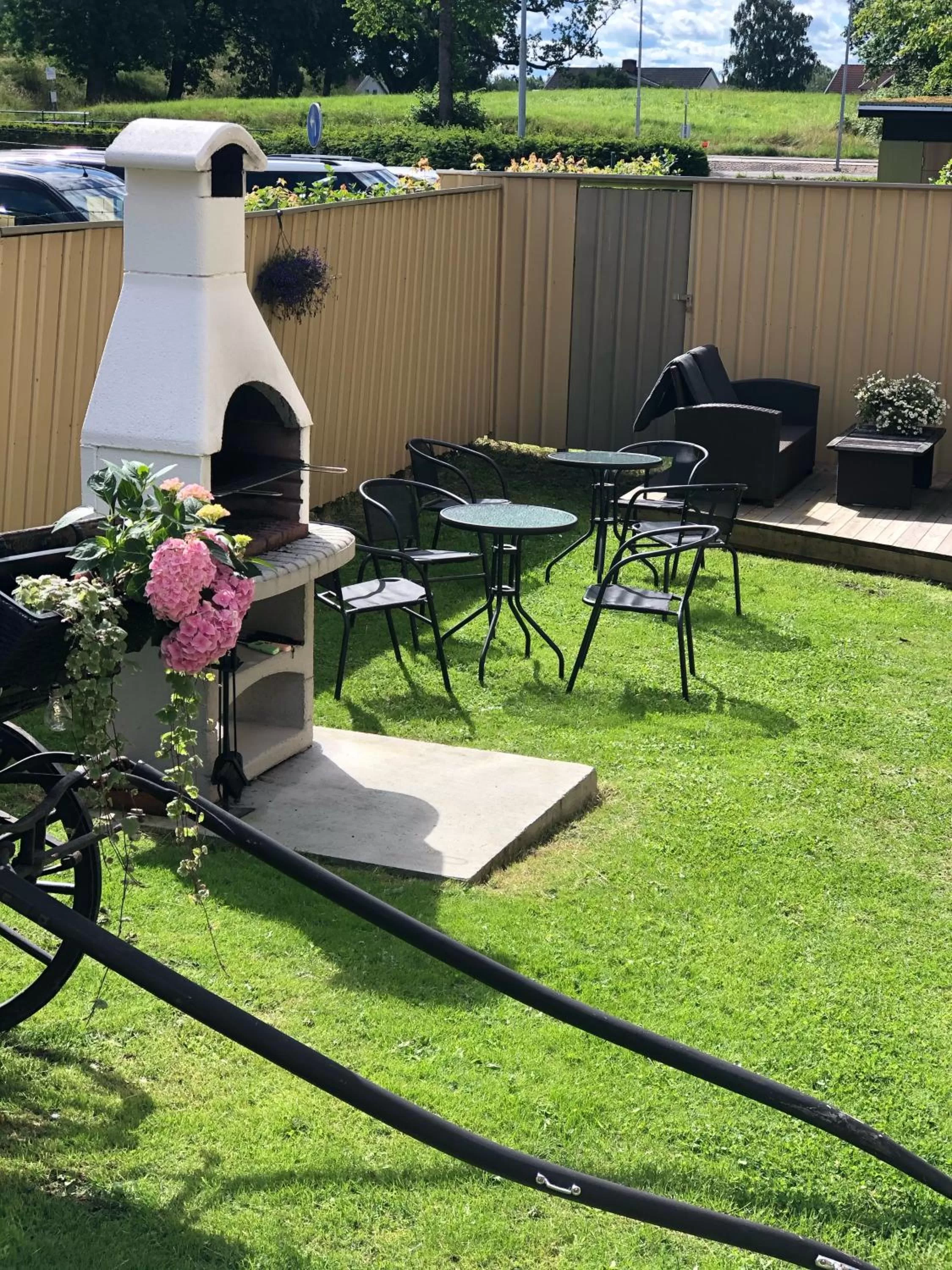 Property building in Järnvägshotellet B&B Skara