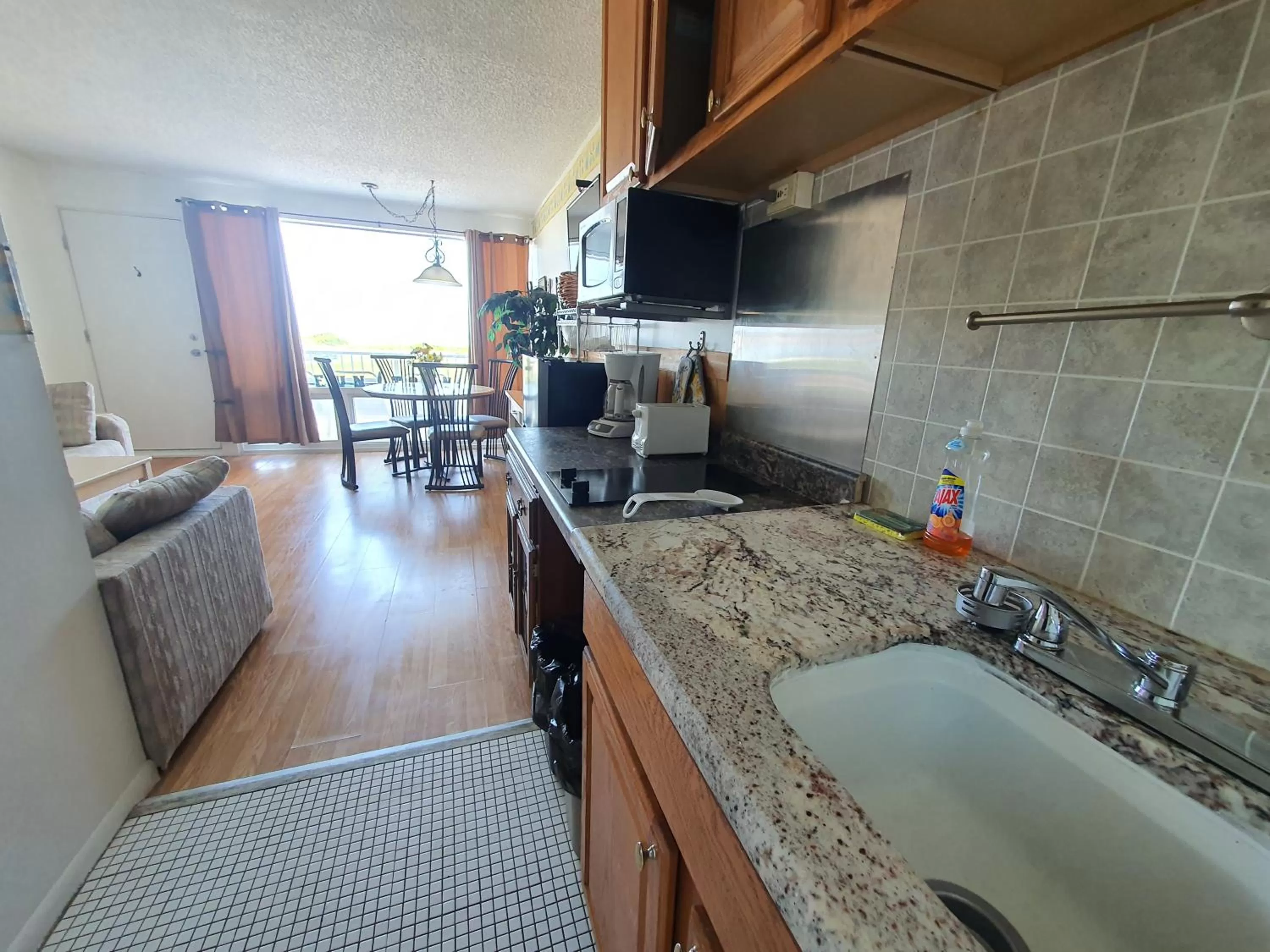 Kitchen/Kitchenette in Cara Mara Resort