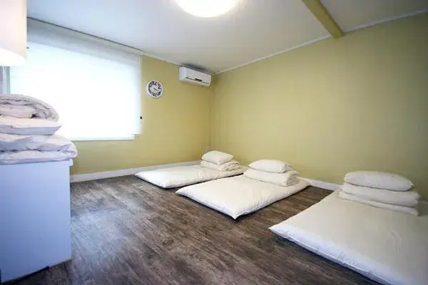 Bed in Crib 49 Guesthouse Seoul - foreigner only