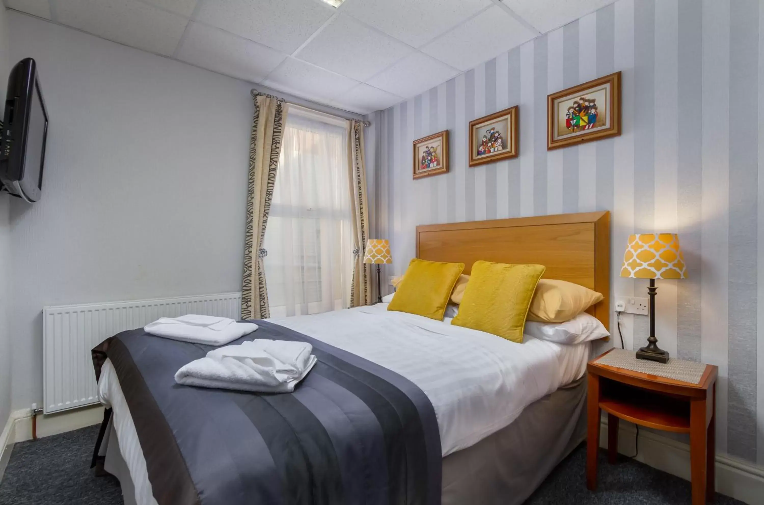 Standard Double Room in Adelaide Lodge - Town Centre - Opposite Winter Gardens Standard Double Room in Adelaide Lodge - Town Centre - Opposite Winter Gardens