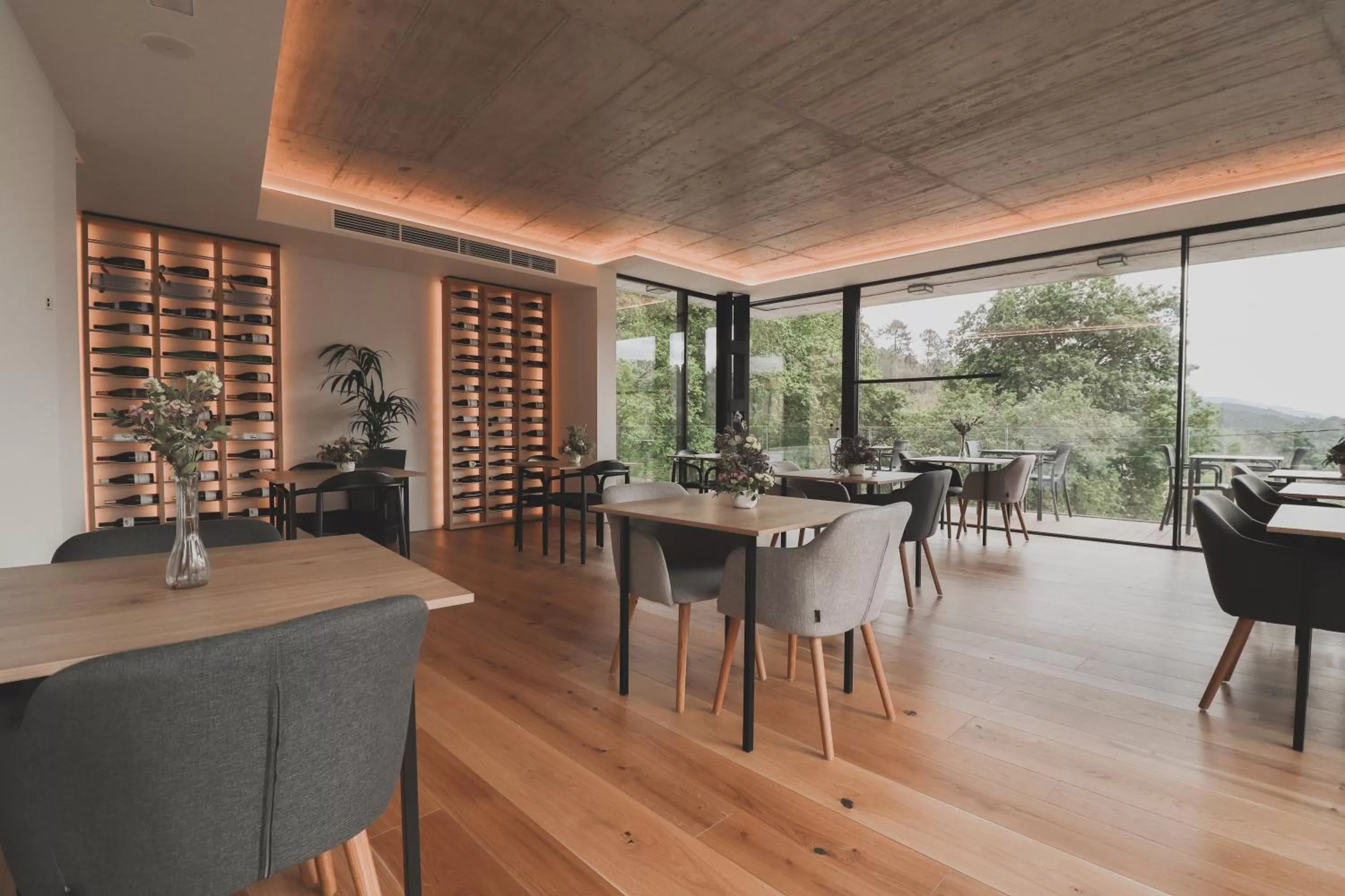 Restaurant/Places to Eat in Atmos Hotel Boutique