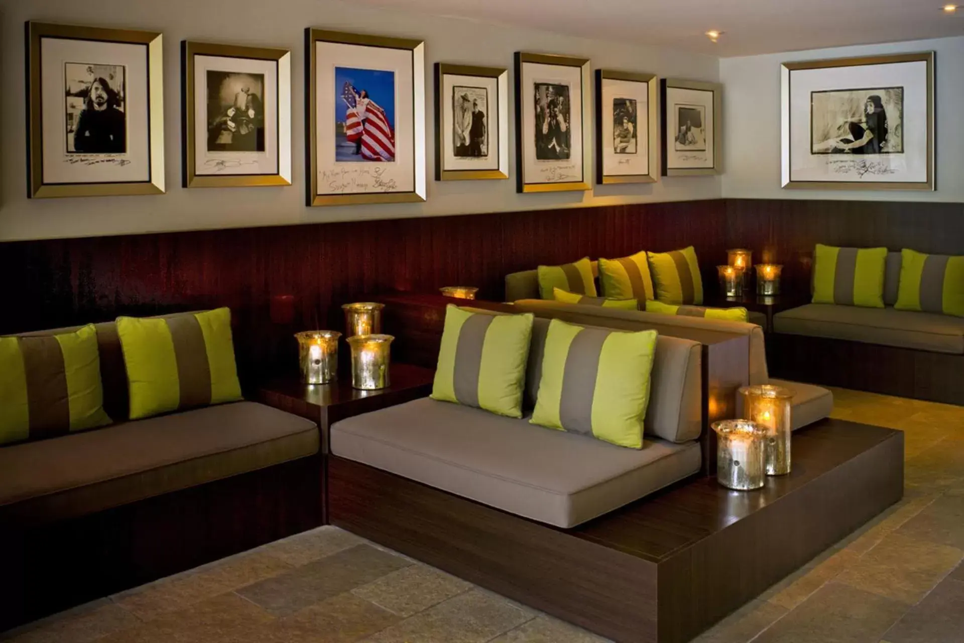 Seating Area in Sunset Marquis Hotel