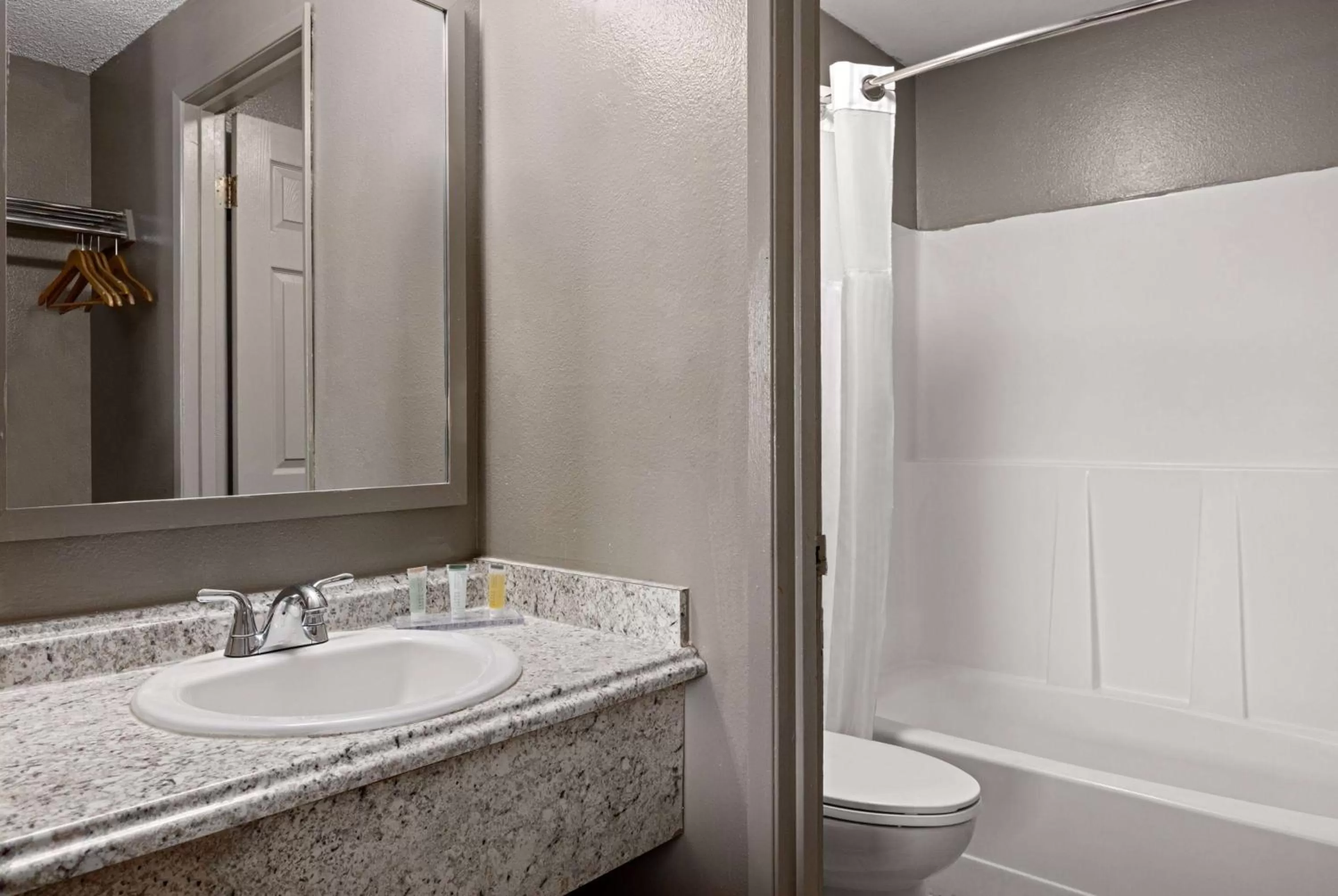 TV and multimedia in Days Inn by Wyndham Lakewood South Tacoma