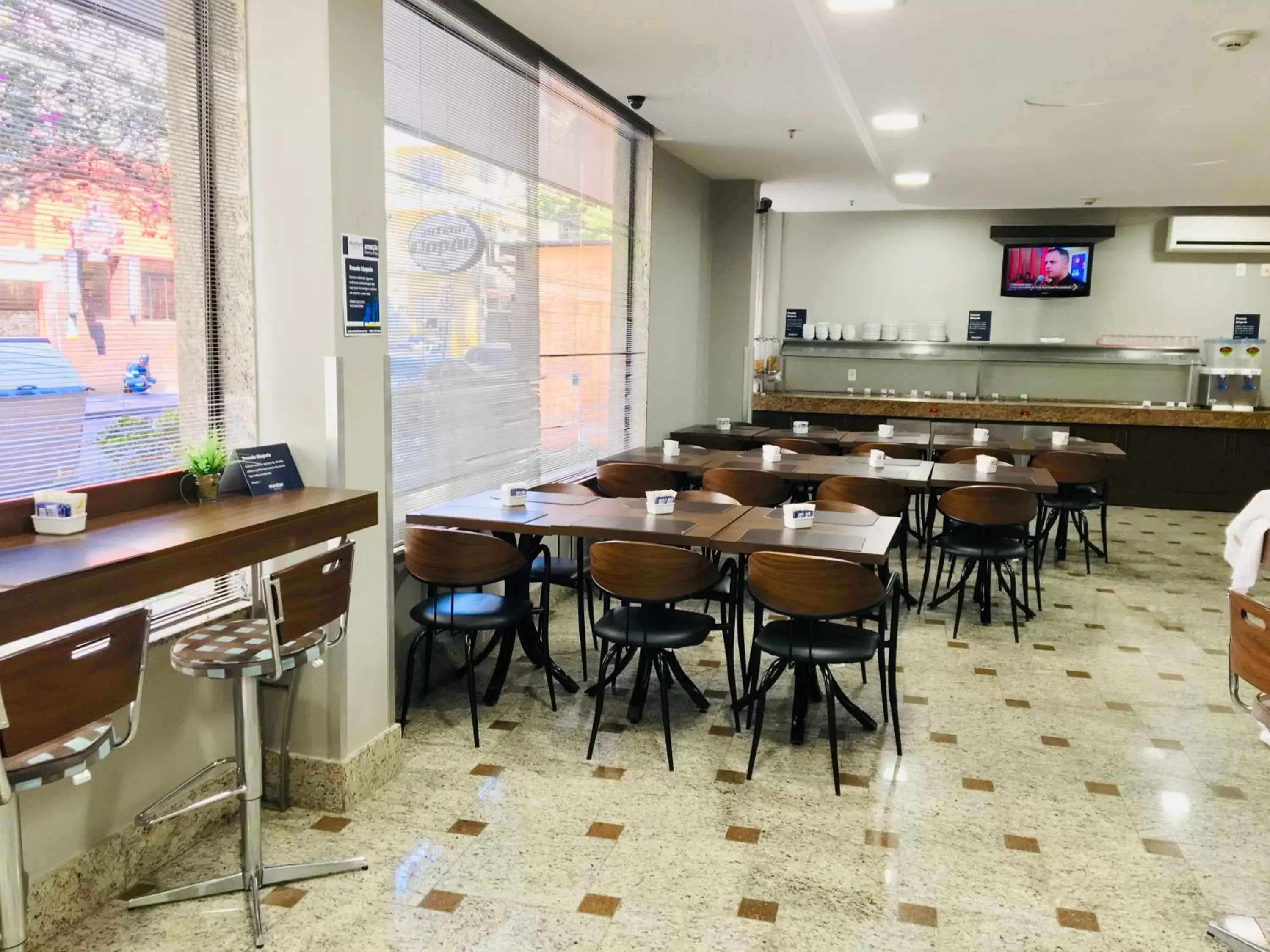 Buffet breakfast, Restaurant/Places to Eat in Master Express Cidade Baixa - Próximo à UFRGS e à Santa Casa