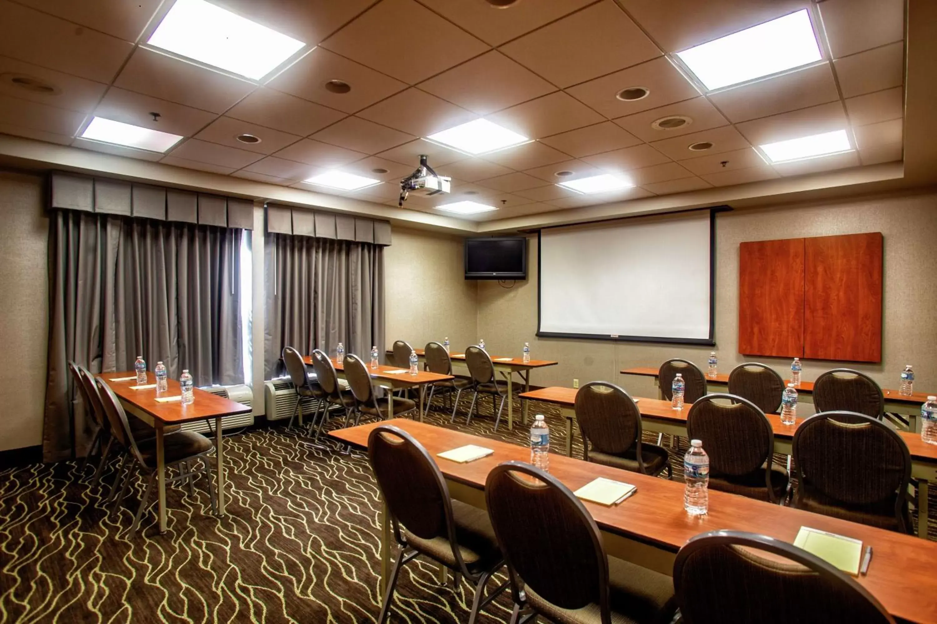 Meeting/conference room in Hampton Inn Wheeling