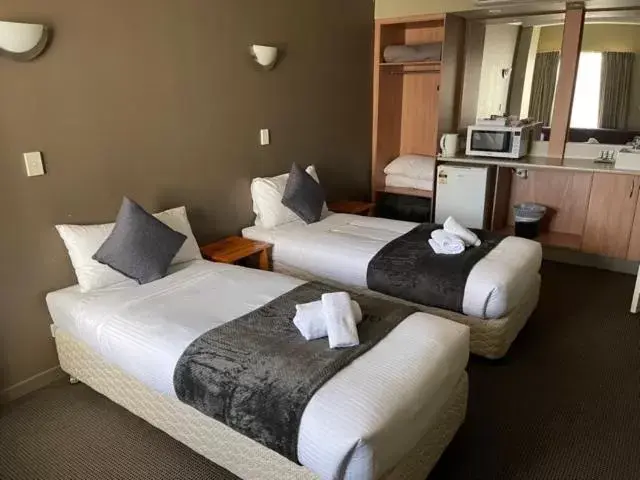 Premium Twin Room in The Astor Hotel Motel Premium Twin Room in The Astor Hotel Motel