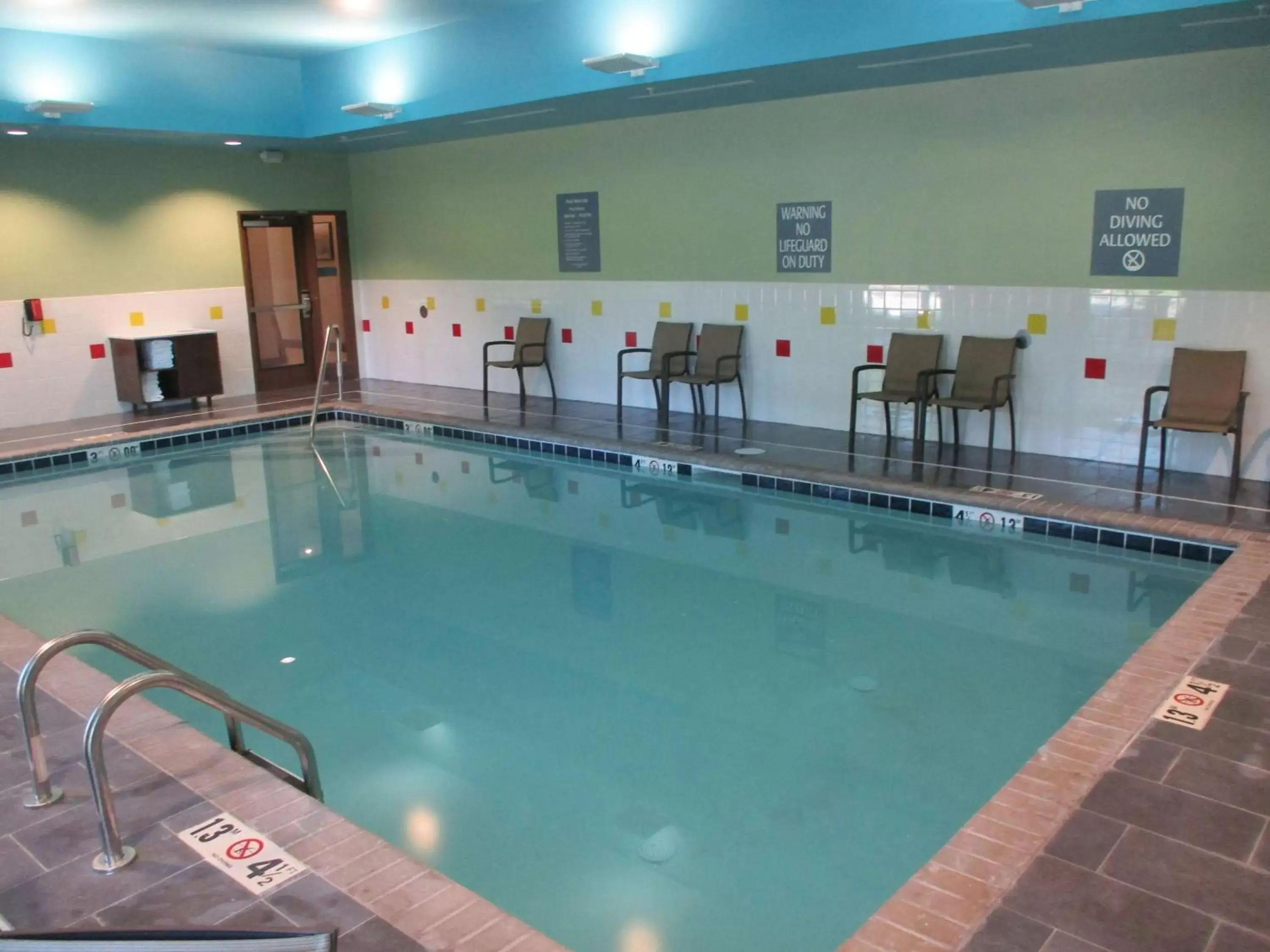 On site, Swimming Pool in La Quinta Inn & Suites by Wyndham Jackson-Cape Girardeau